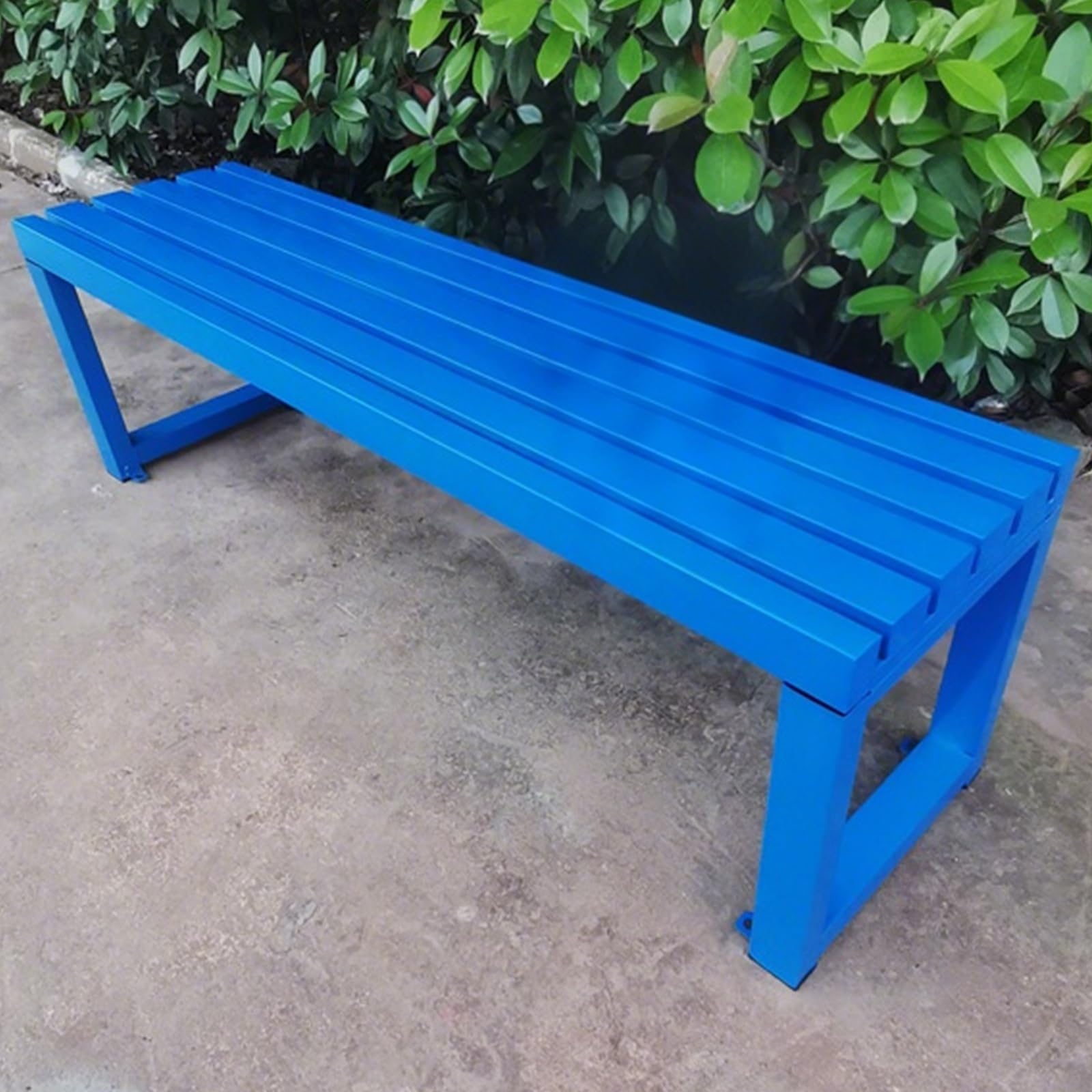 Banc de parc extérieur bleu pour aménager un coin détente sur votre porche ou pelouse