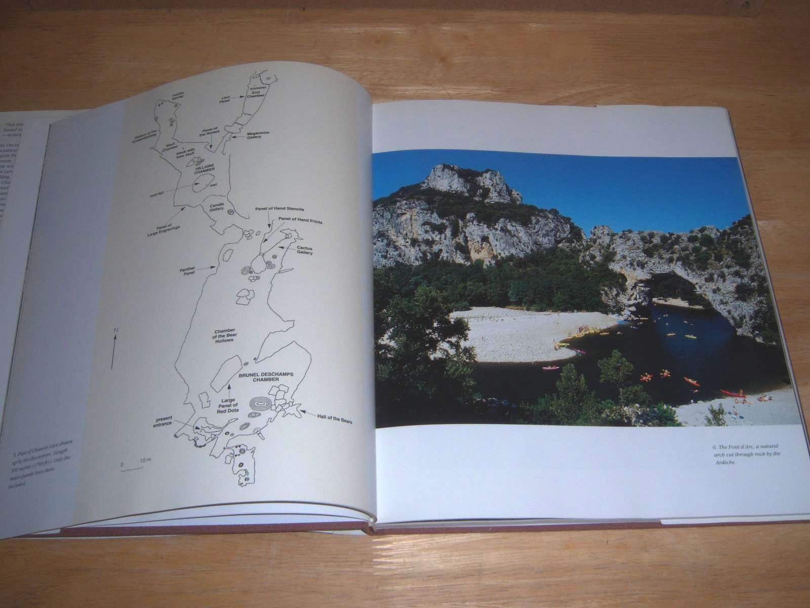 Dawn of Art: The Chauvet Cave: The Oldest Known Paintings in the World Jean-Marie Chauvet; Eliette Brunel Deschamps and Christian Hillaire - PT05