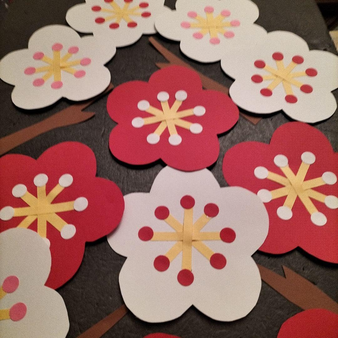 サクラ♡ページ 大きめ オーダー お正月 壁面飾り Amazon.co.jp: 色画用紙 大きめ梅の花12枚&枝5枚 お正月壁面 : ホビー
