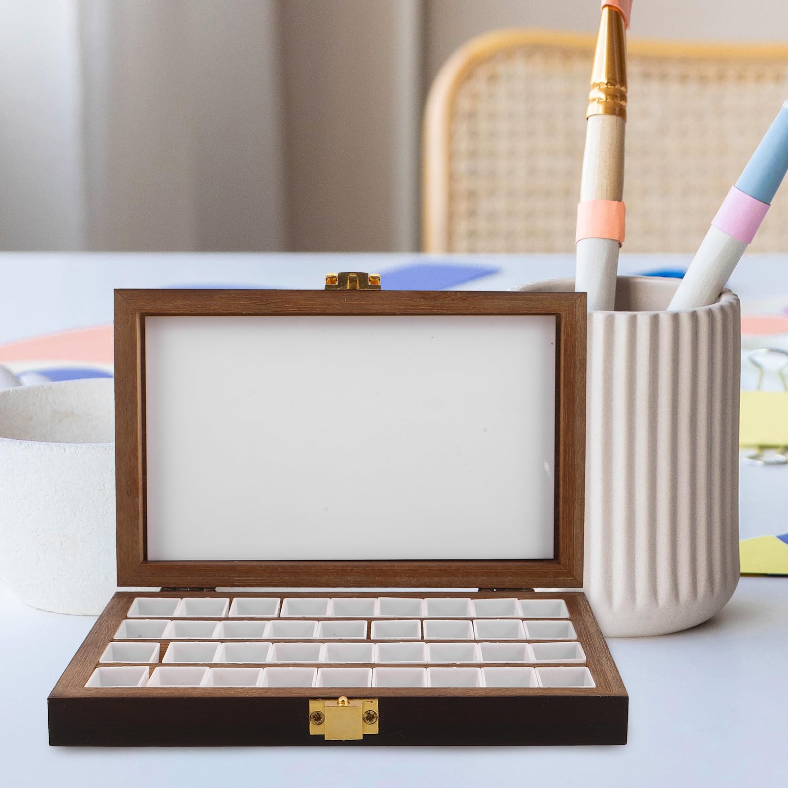 Palette Aquarelle Portable en Bois avec 36 Demi-casseroles, Couvercle Sécurisé Anti-séchage, Rangement Multigrille pour Artistes Professionnels et Amateurs en Cours d'art