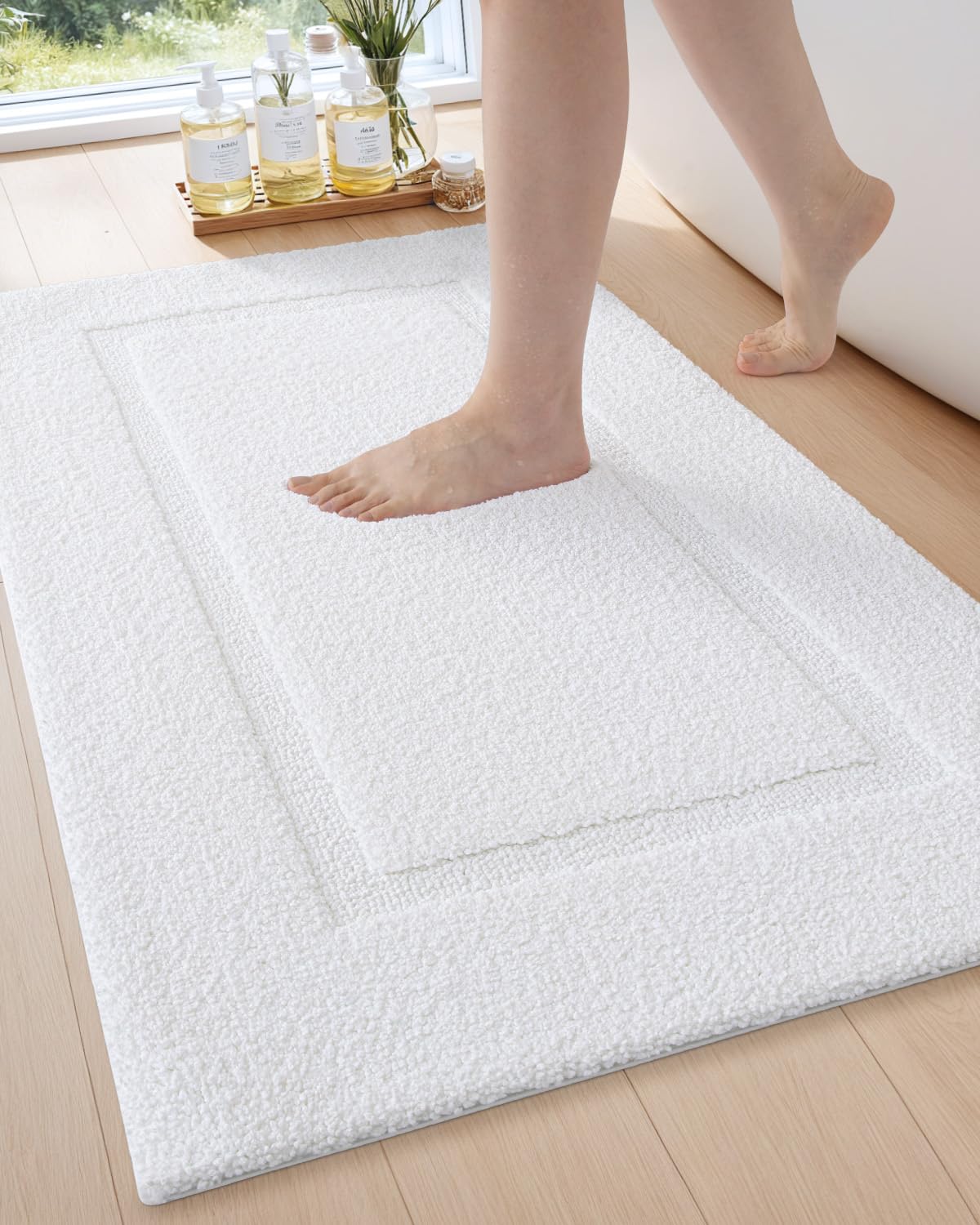 DEXI Bath Mat 24x43, Water Absorbent Microfiber Large Bathroom Rug with Non Slip Backing, Machine Washable Bathmat Shower Carpet for Floor, Tub, White