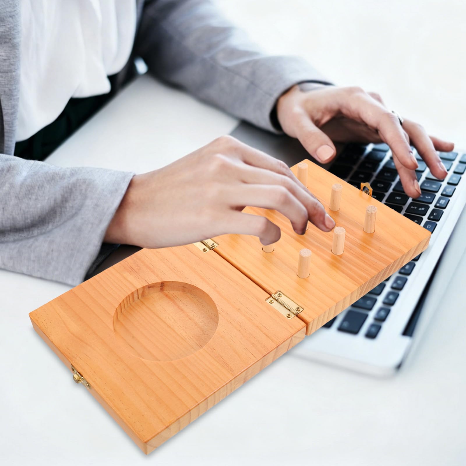 ARTIBETTER Motorikwürfel Holz mit 9 Löchern Verstellbarer Widerstand und Unterstützung der Fingerflexibilität für Krafttherapie und Rehabilitation zu Hause