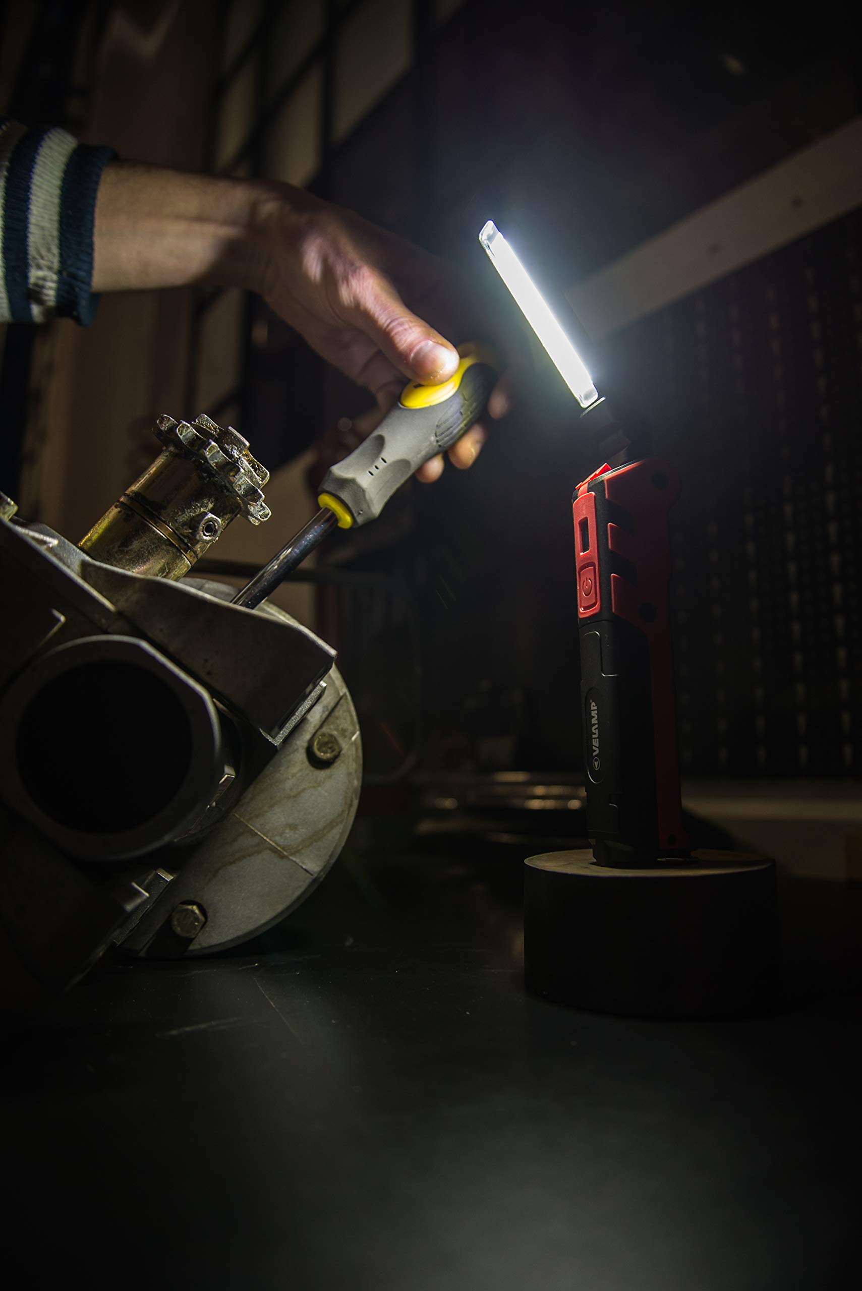 VELAMP - Lampada da Lavoro Magnetica e Pieghevole Kubrik, Batteria 2000mAh Autonomia 5h, Torcia Led Ricaricabile Sottile a Luce Diffusa e Torcia Concentrata - Luce di Ispezione con Gancio per Officina