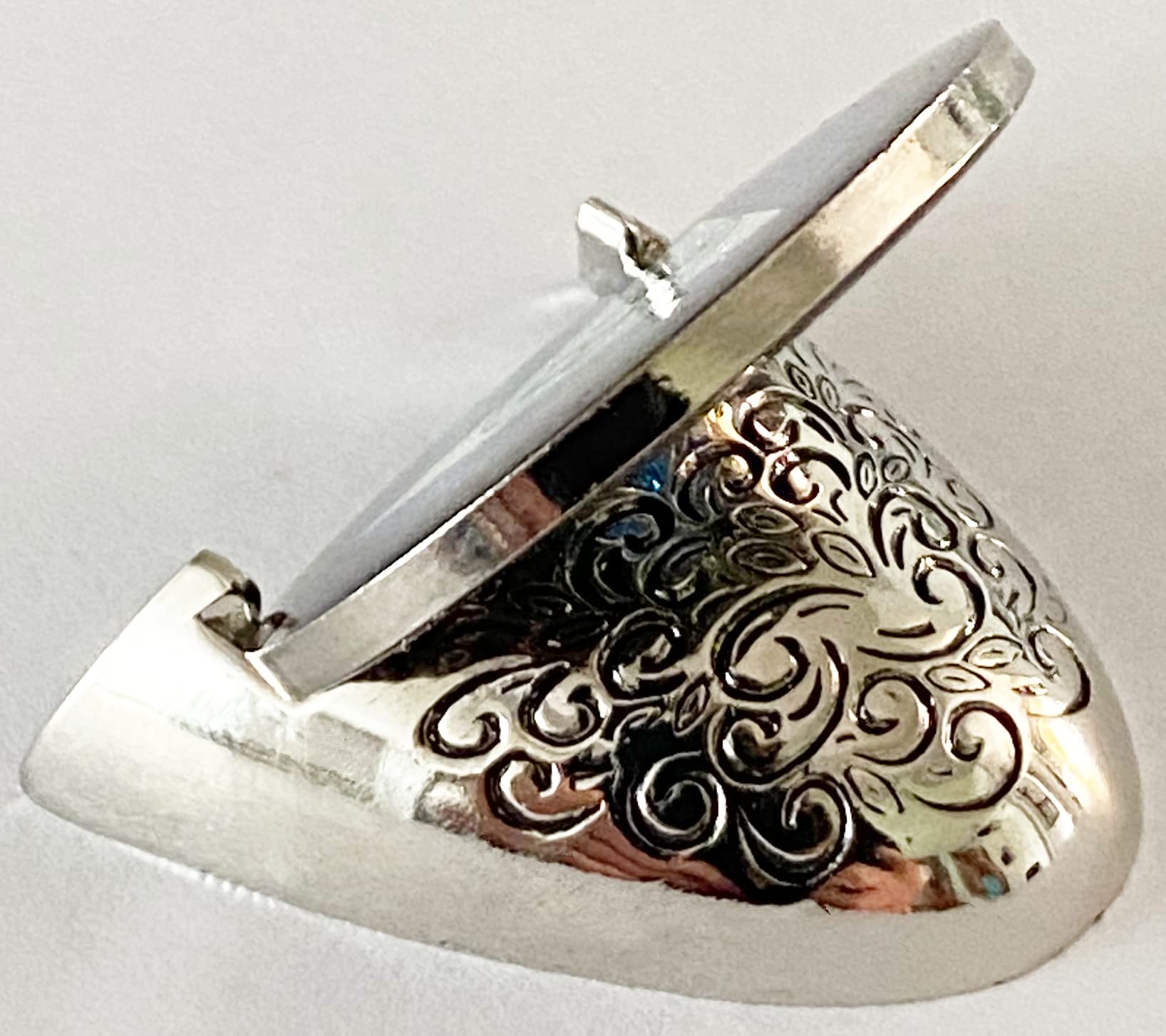 Amazon.co.jp: AA & NA 万能リカバリーアンティークシルバーカラーメタルコインスタンド メダリオンホルダー コインデスクスタンド :  文房具・オフィス用品