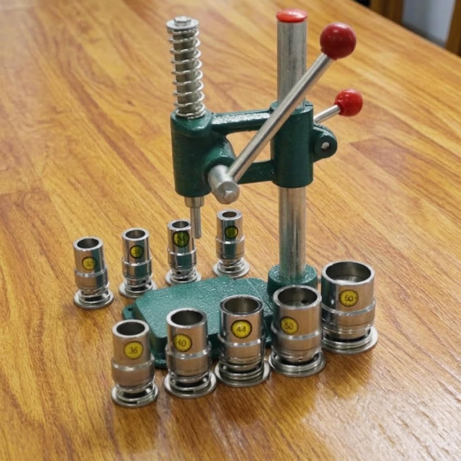 Machine à Presse Manuelle Presse Sertisseuse Outil Colonne Verticale Stable et Base Plane Antidérapante pour Résultats Nets et Répétés Adaptée aux Établis Studios Espaces de Travail