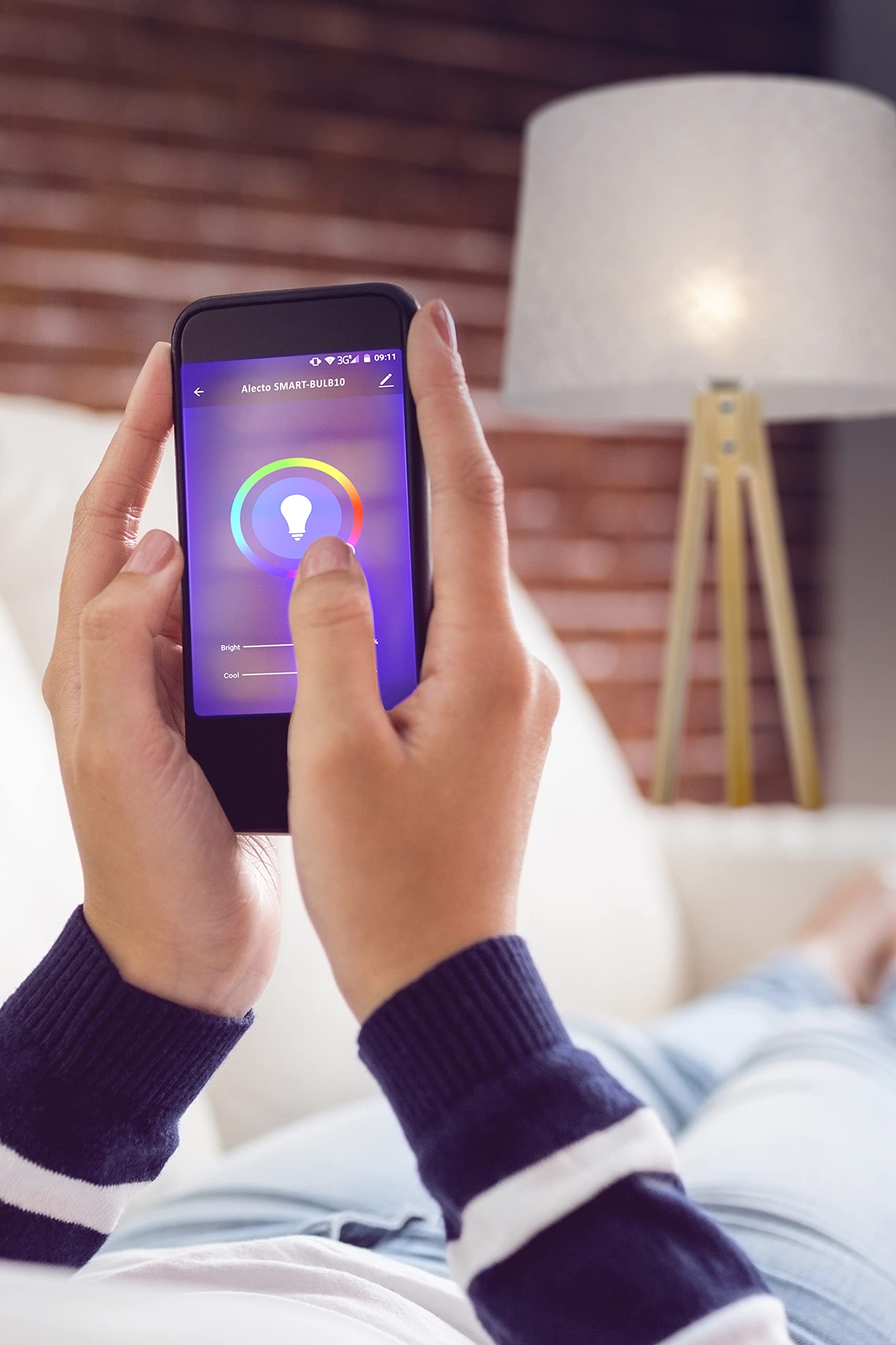 Alecto SMART-BULB10 TRIPLE smarte WLAN Glühbirne - E27 Fassung - LED Lampe - Maximal 806 Lumen - 16 Millionen Farben - Smart Life App - Alexa und Google Home - 3 Stück - Weiß