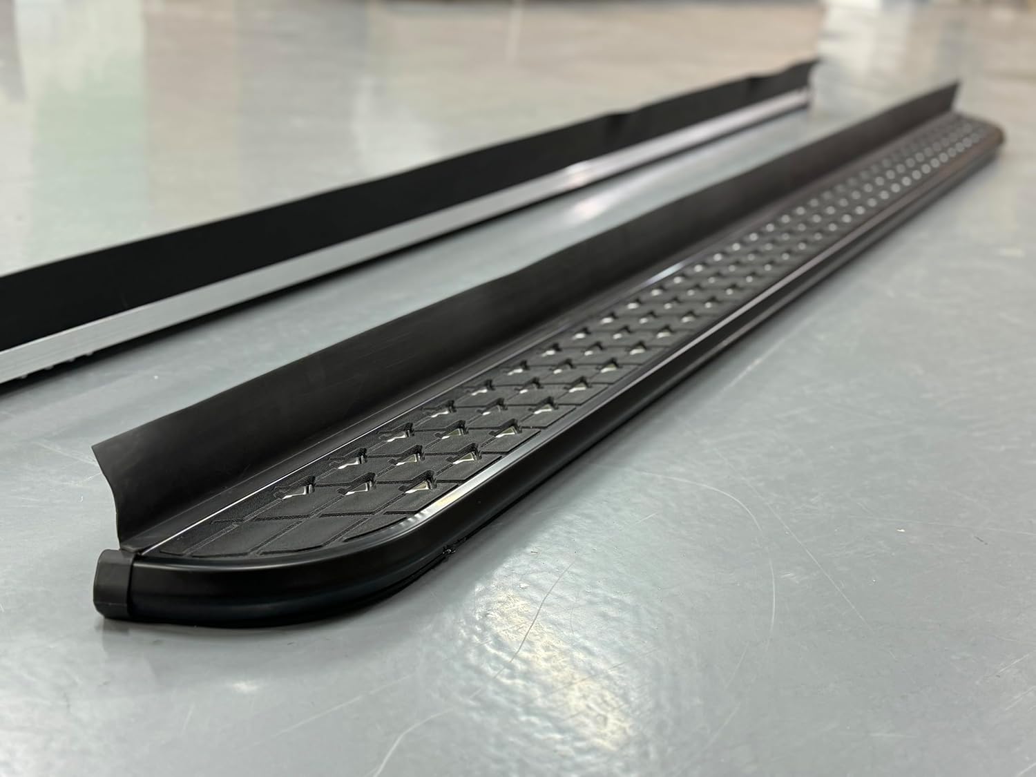 2Pieces Side Steps Fixed Pedals Nerf Bars Running Board (with Brackets) Fits for Land Rover Defender 110 130 2020-2023 2024 2025