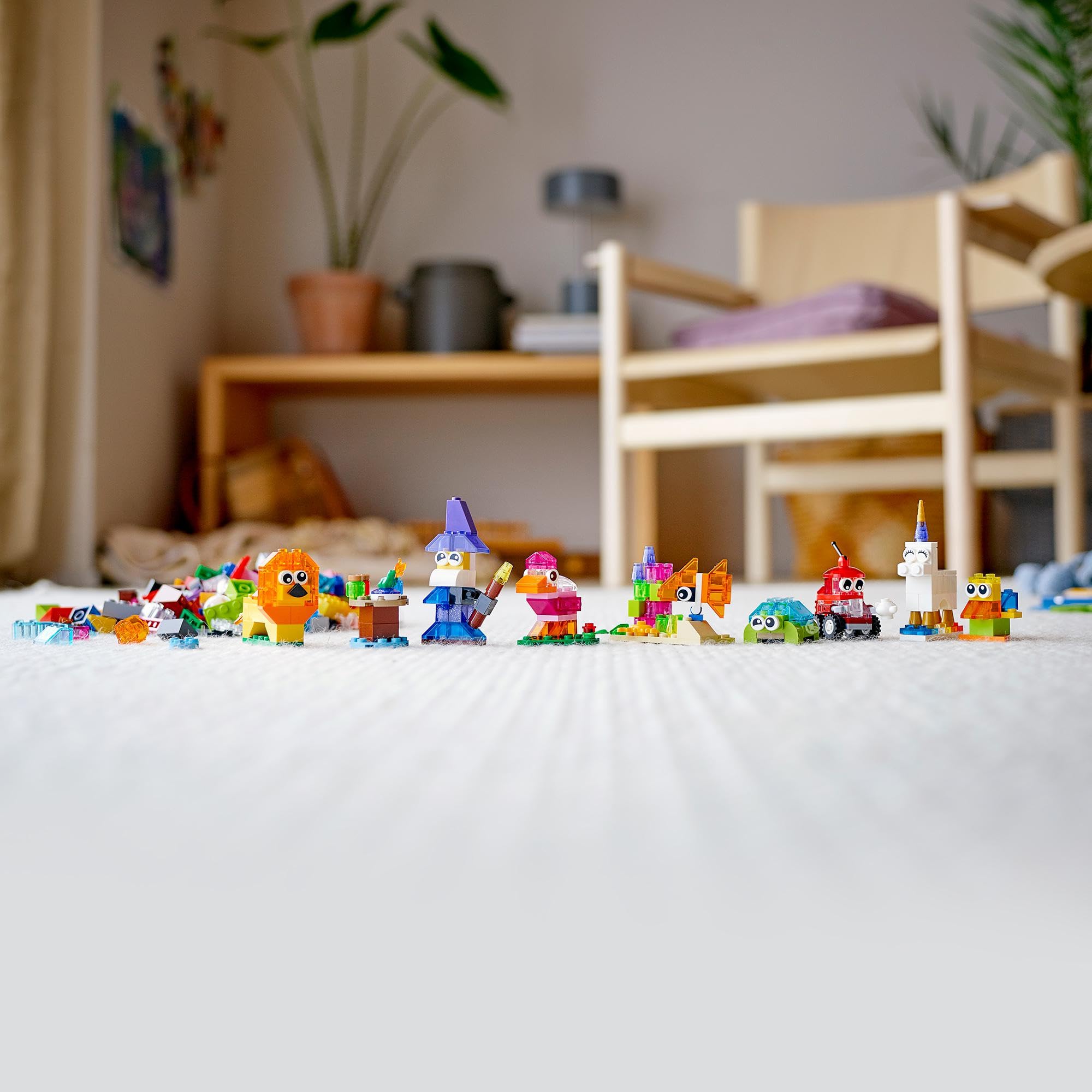 LEGO Classic Ladrillos Creativos Transparentes, Juego de Construcción para Hacer Figuras de Animales de Juguete o Vehículos, Regalo para Niños y Niñas de 4 Años o Más 11013