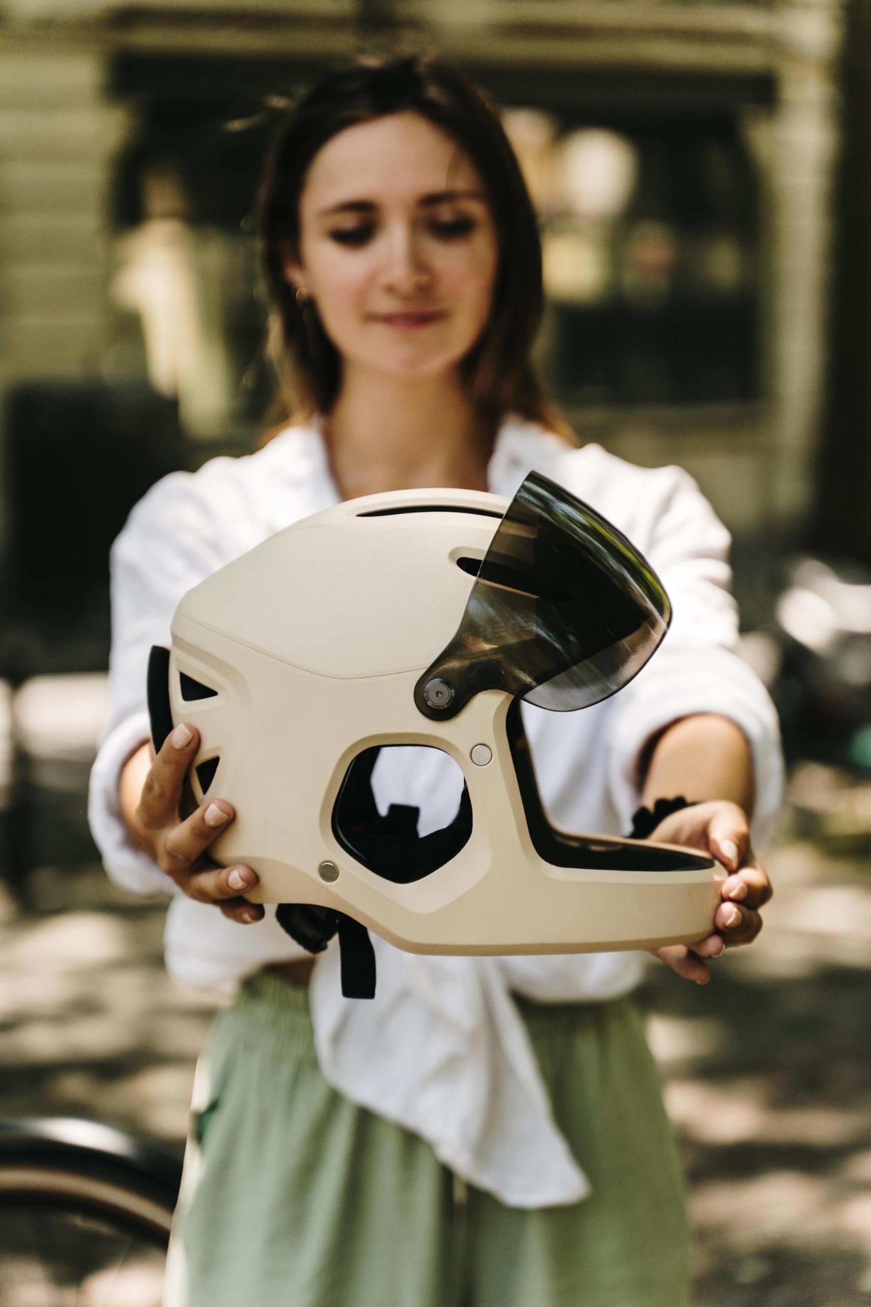 THE BEAM Casco INTEGRAL MIPS – Para E-Bike, Protección Facial Completa para Hombre y Mujer, Sistema de Seguridad MIPS Integrado, Ligero, Ventilado, con Luz de Freno Inteligente