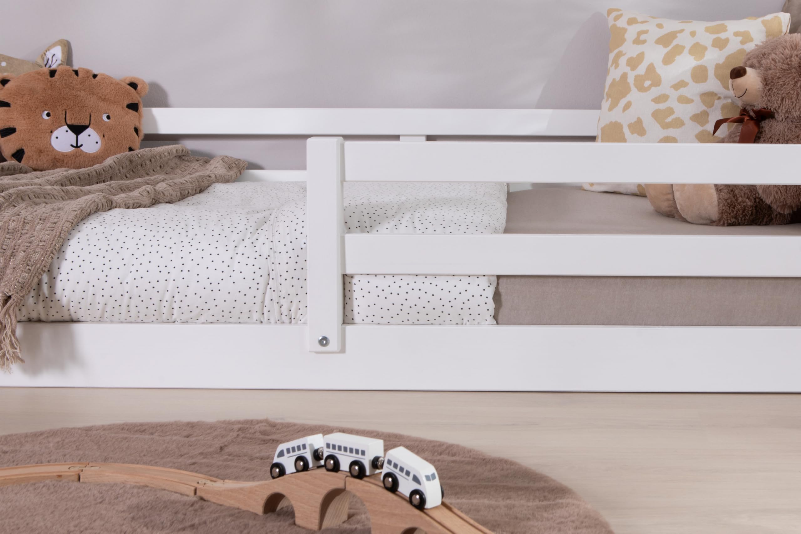 TiCAA Bodenbett, Kinderbett Massivholz – Montessori Bett „Neo“ aus Kiefer mit Lattenrost und Rausfallschutz, Holzbett belastbar bis 150 kg