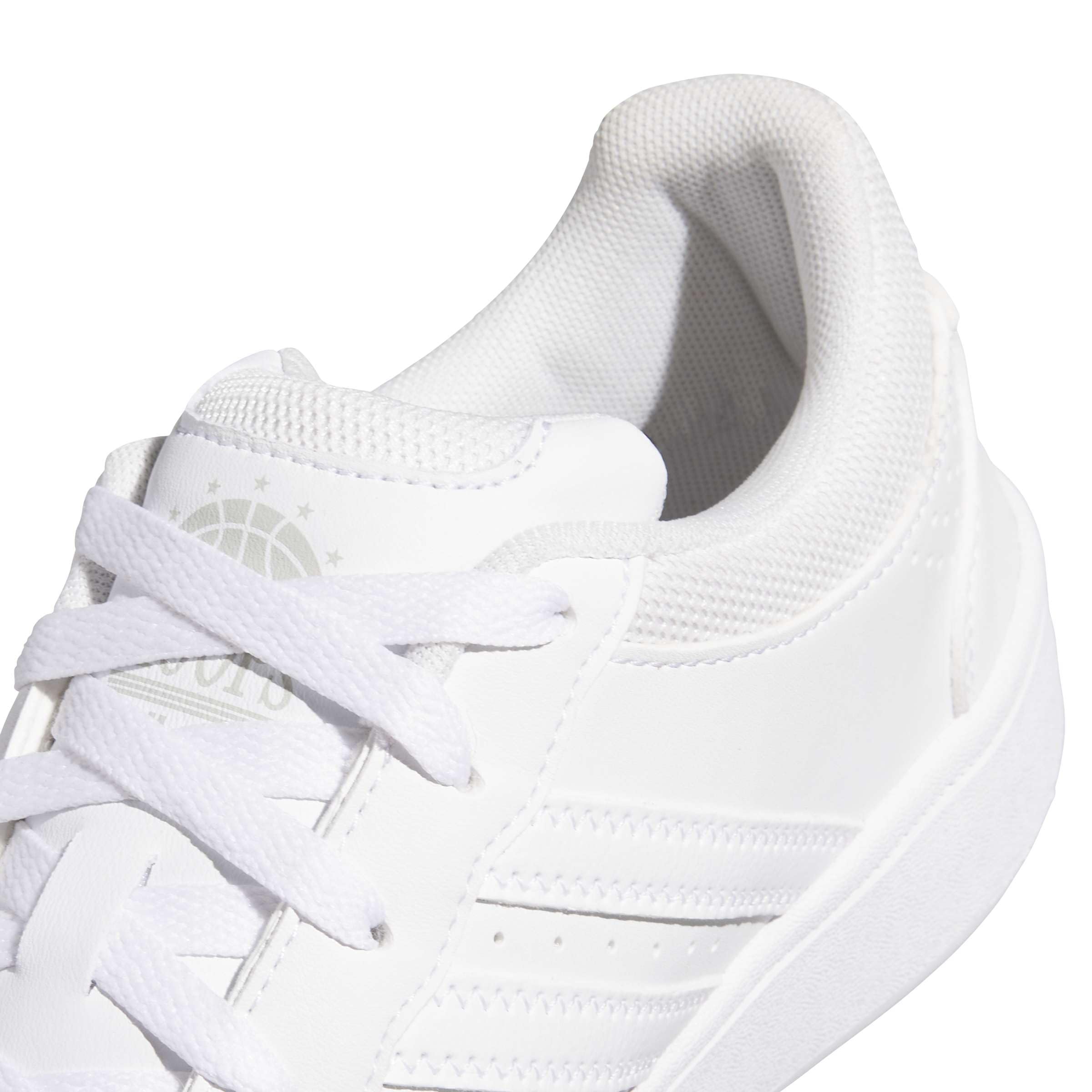 adidas - Hoops Classic para: Mujer