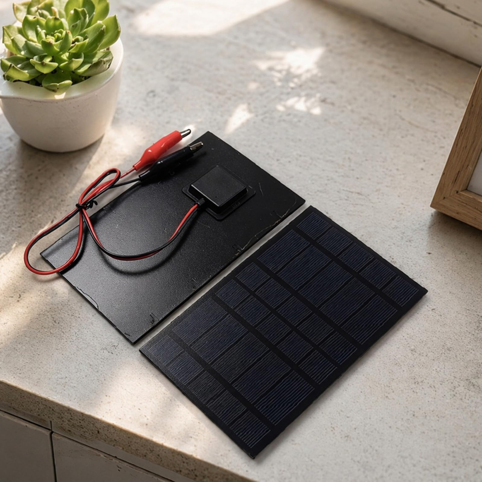 Panel solar monocristalino de 2.5W con clip para dispositivos electrónicos