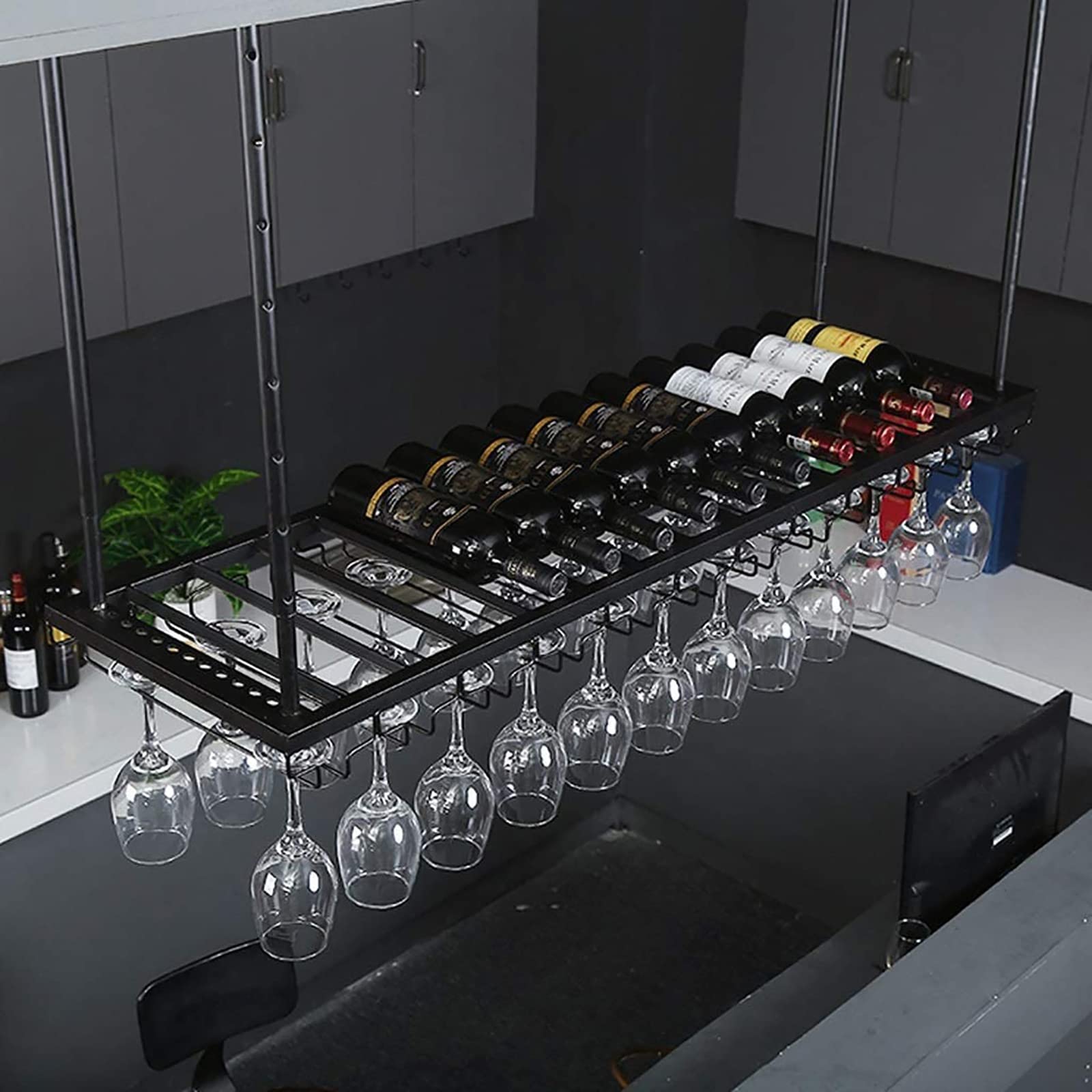 Étagère à bouteilles de vin suspendue pour une ambiance bar à la maison