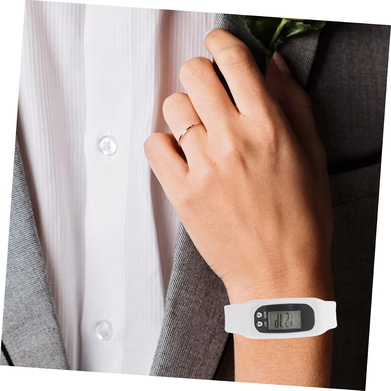ARTIBETTER Silicone Pedometer Sports Watch with Detachable Band for Hiking and Walking Eco-Friendly Design for Men and Women White