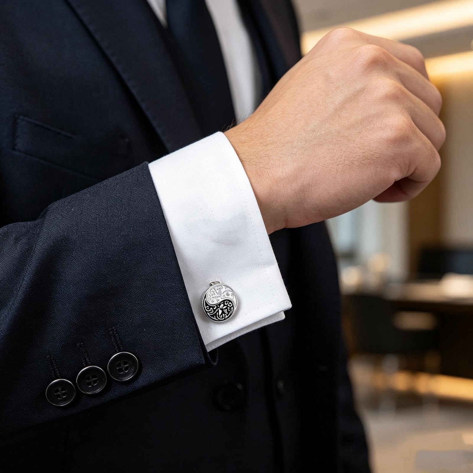 Boutons de manchette de ton classique avec boîte, queue pliable
