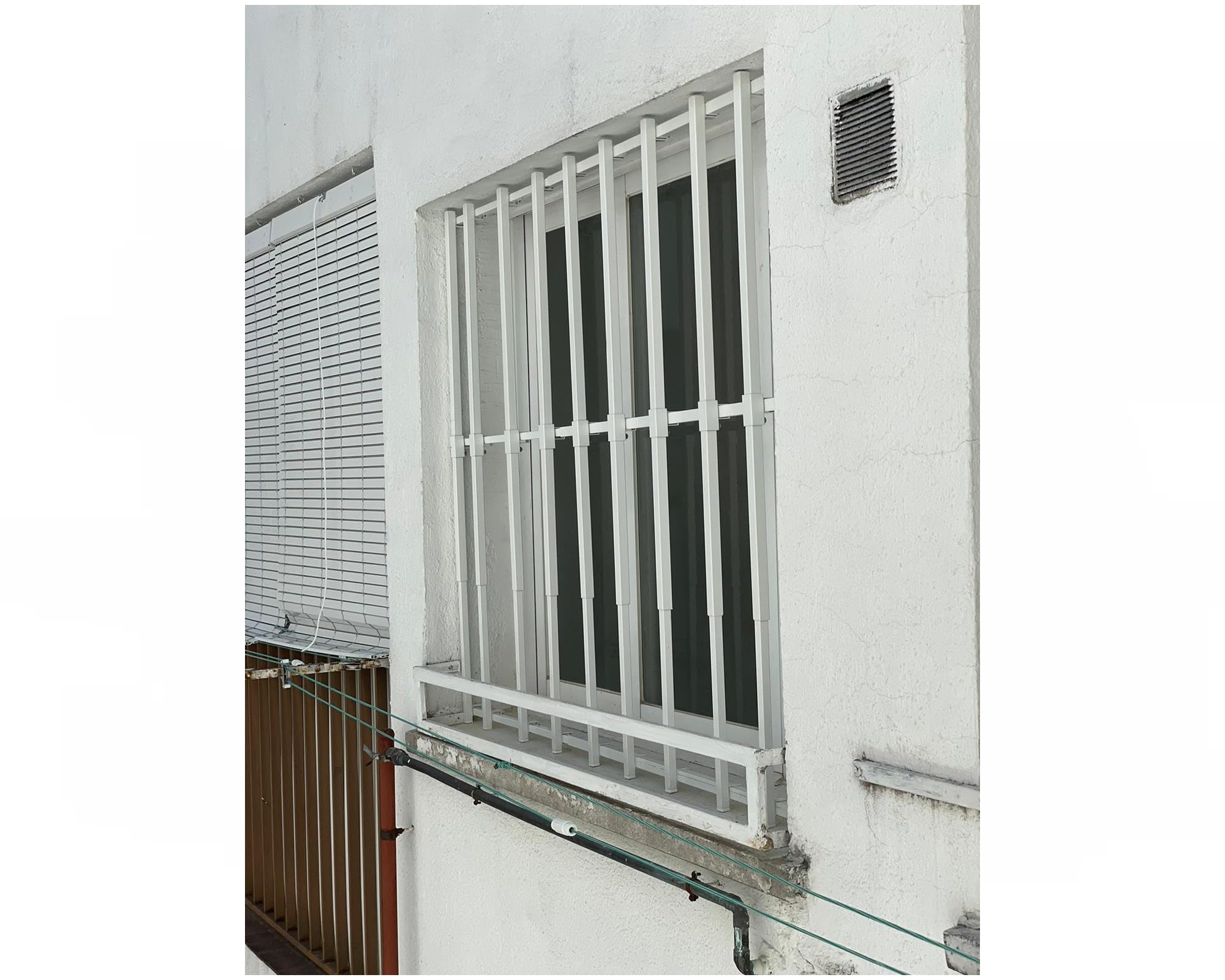 REJA ANTIRROBO PARA VENTANA. ADAPTABLE A TODAS LAS MEDIDAS. (95X95CM HASTA 165X165CM ALTO Y ANCHO, BLANCO)