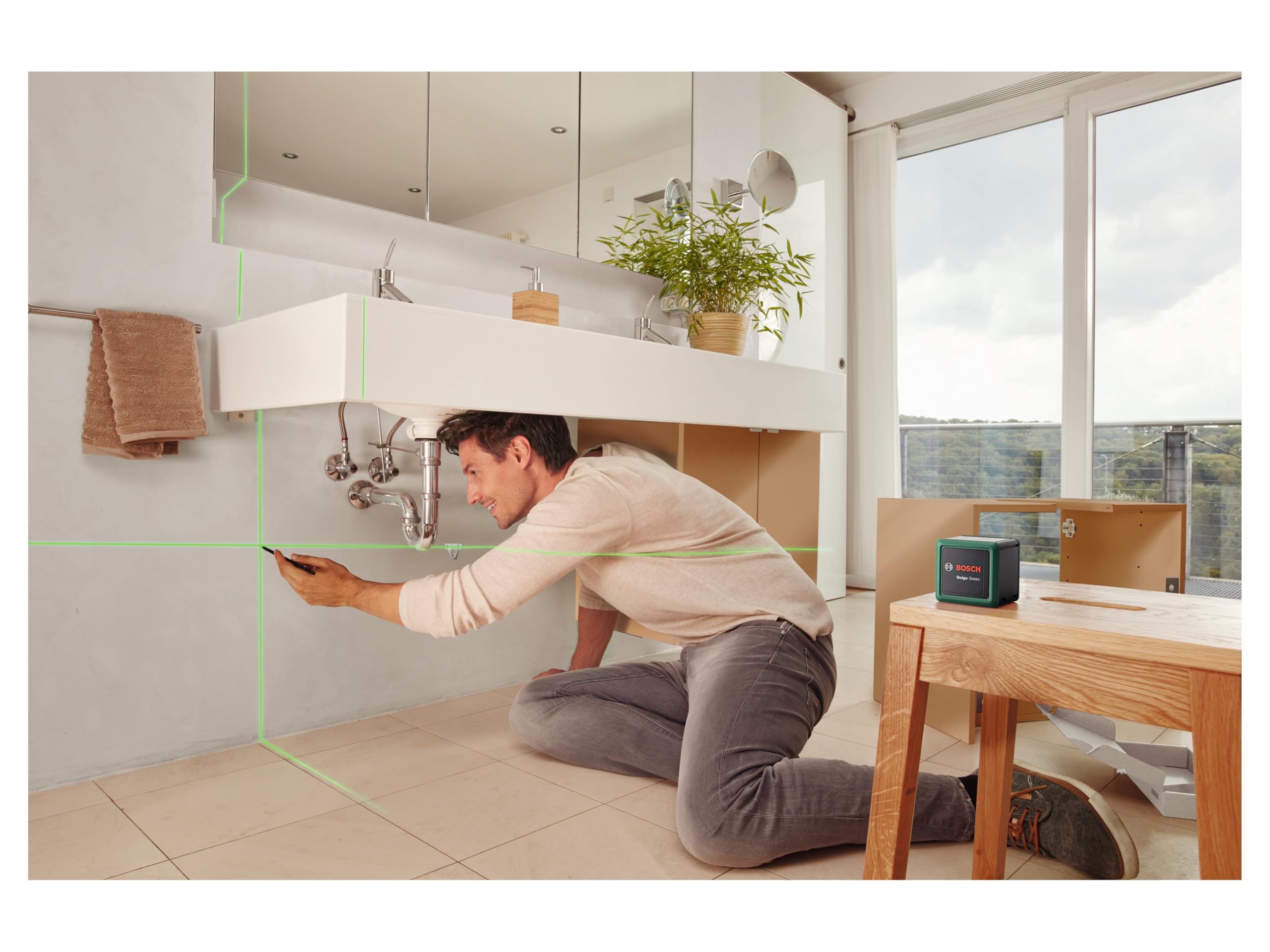 Bosch Home and Garden Kreuzlinienlaser Quigo Green mit Stativ (grüner Laser für bessere Sichtbarkeit, Gehäuse aus recyceltem Kunststoff, im E-Commerce Karton)