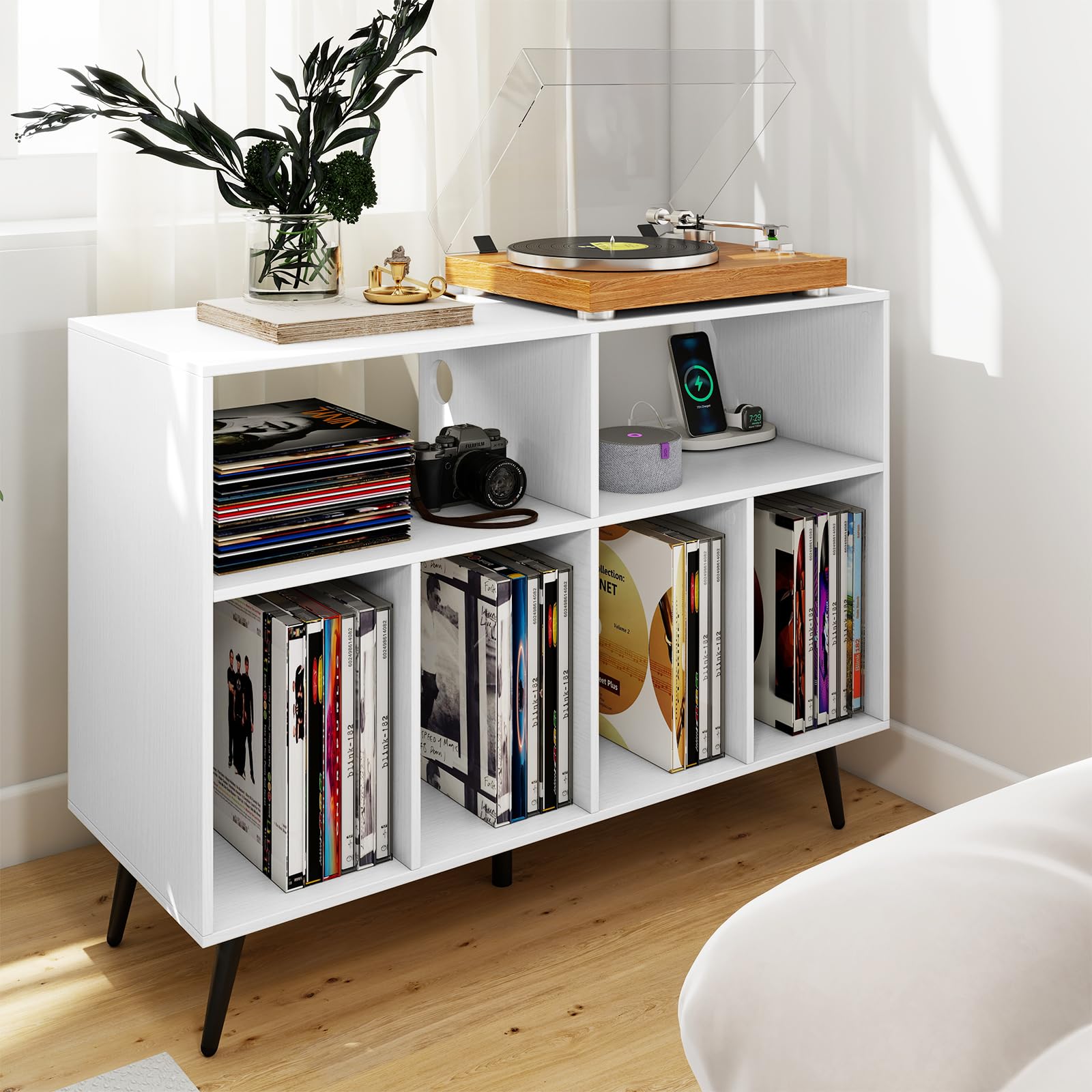 COSTWAY Meuble Rangement Vinyle pour Albums, 6 Compartiments, Rangement CD DVD Manga, 5 Pieds en Métal, Support pour Tourne-disque, Meuble Hifi, Bibliothèque Basse (Blanc,Avec prise)