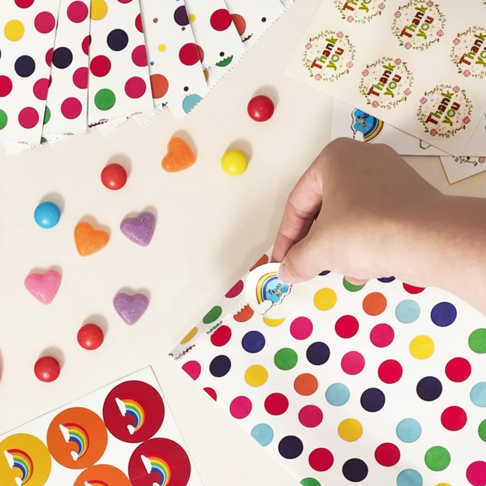 20 sztuk papierowych torebek na prezenty, kolorowa torebka urodzinowa na cukierki | Torebka z papieru Kraft z 36 naklejkami, woreczek na prezent, na przyjęcie weselne urodziny 24 x 13 x 8 cm