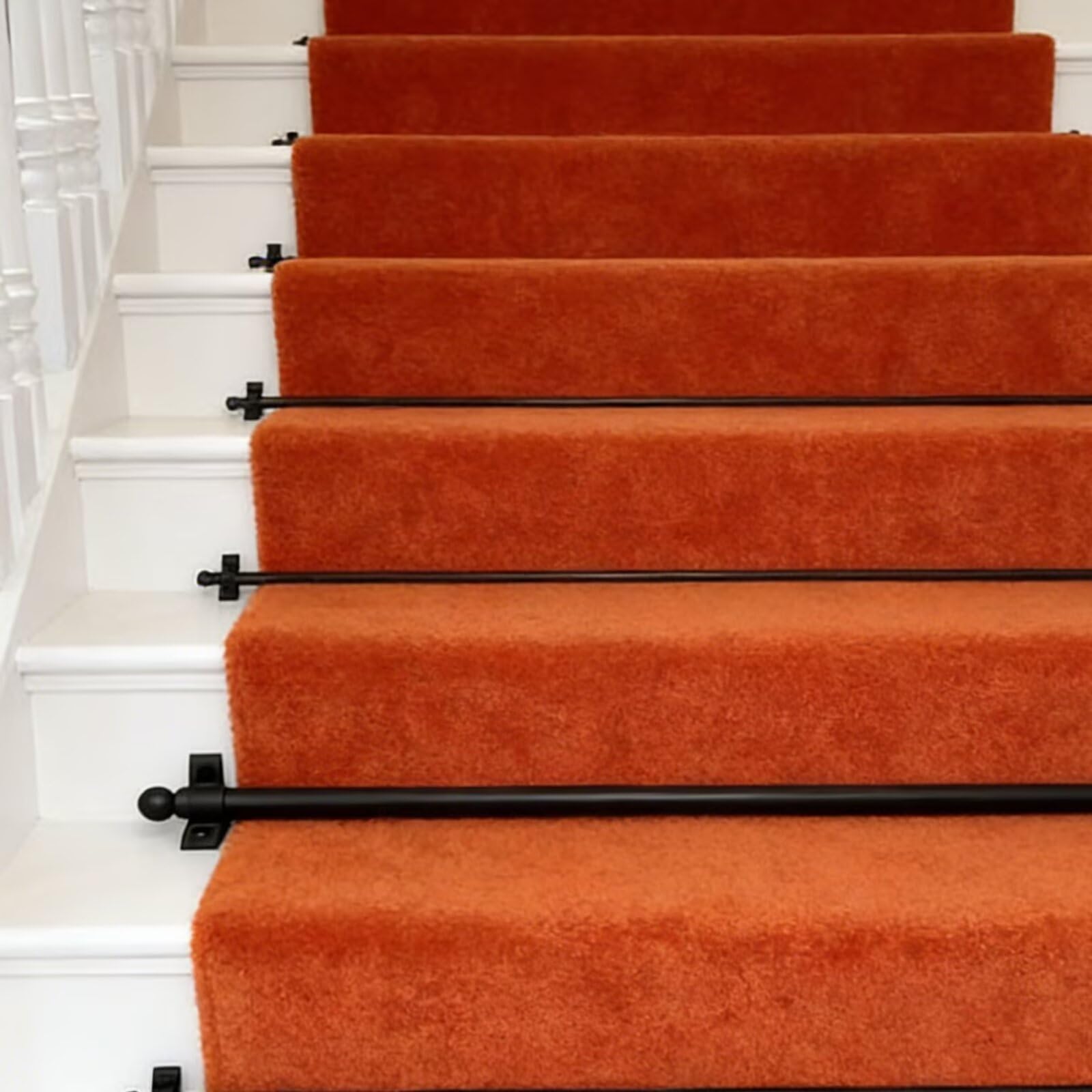 Barras de sujeción para alfombras negras de 28 pulgadas con tornillos, fáciles de instalar para asegurar alfombras de escalera (26 piezas), antideslizantes, ideales para uso doméstico