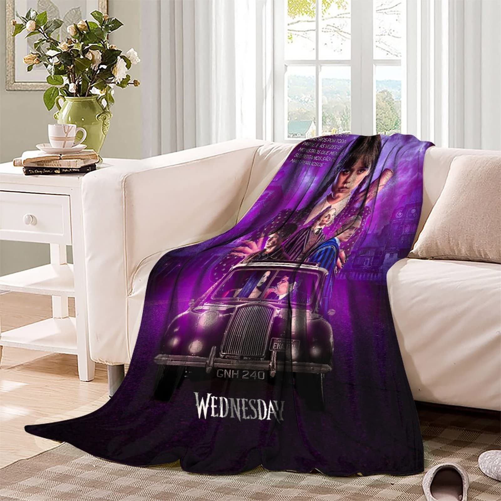 CHENGHUO Couverture Polaire Douillette Addams Family - Motif A, Ultra Moelleuse 100x135 Cm, Idéale Canapé Et Voyage
