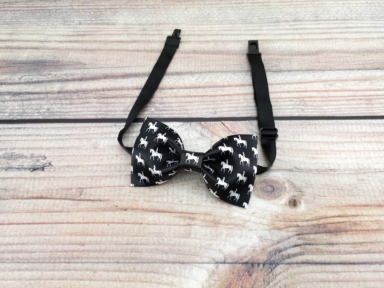 GUUNIEE Men's Satin Silk Racehorse Bow Ties Pre-tied Solid Horse Racing Bowtie