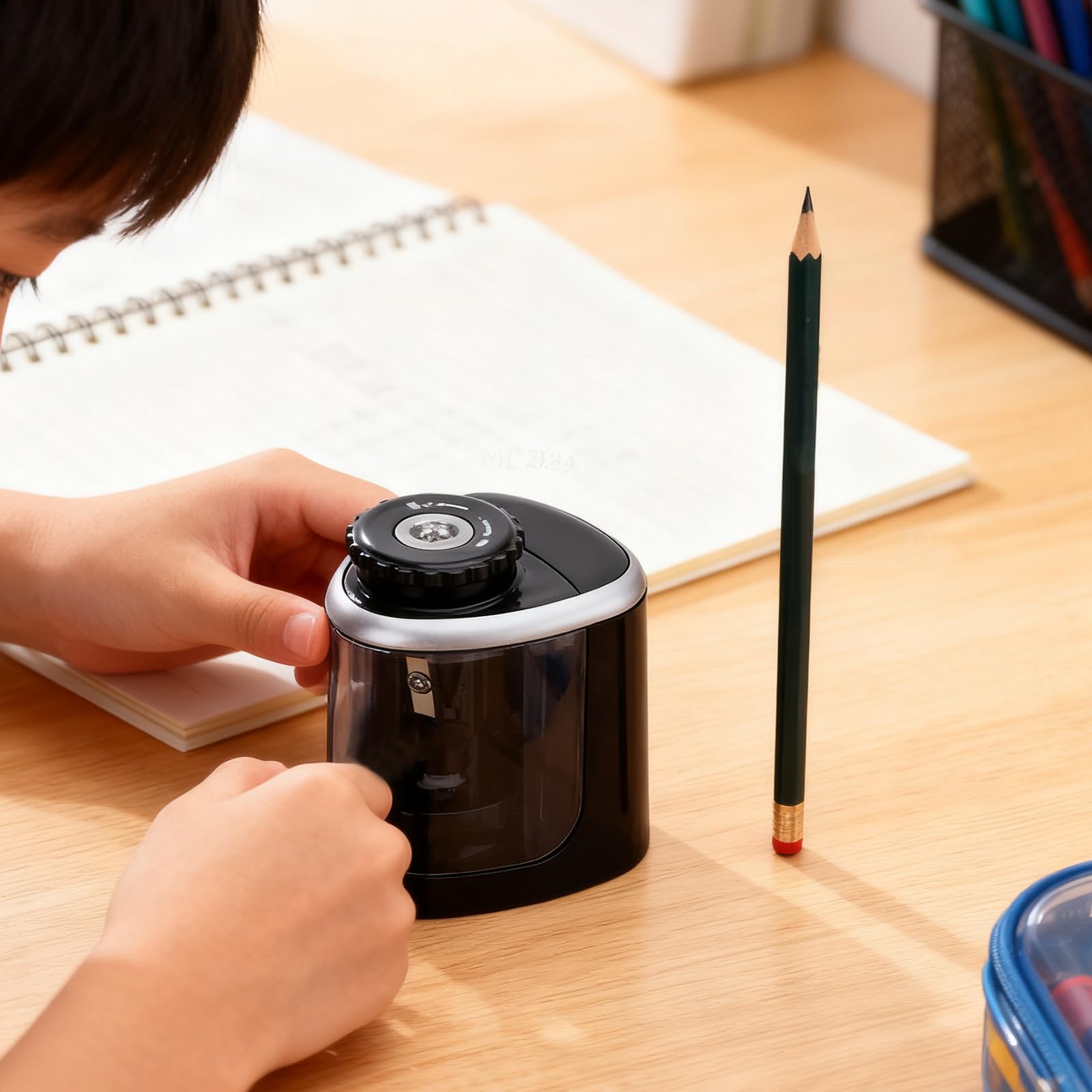 Temperamatite Elettrico a Batteria Portatile Manuale Ricarica Rapida Adatto per Aula, Ufficio e Casa Compatibile con Matite Colorate e Matite da Trucco (Black)