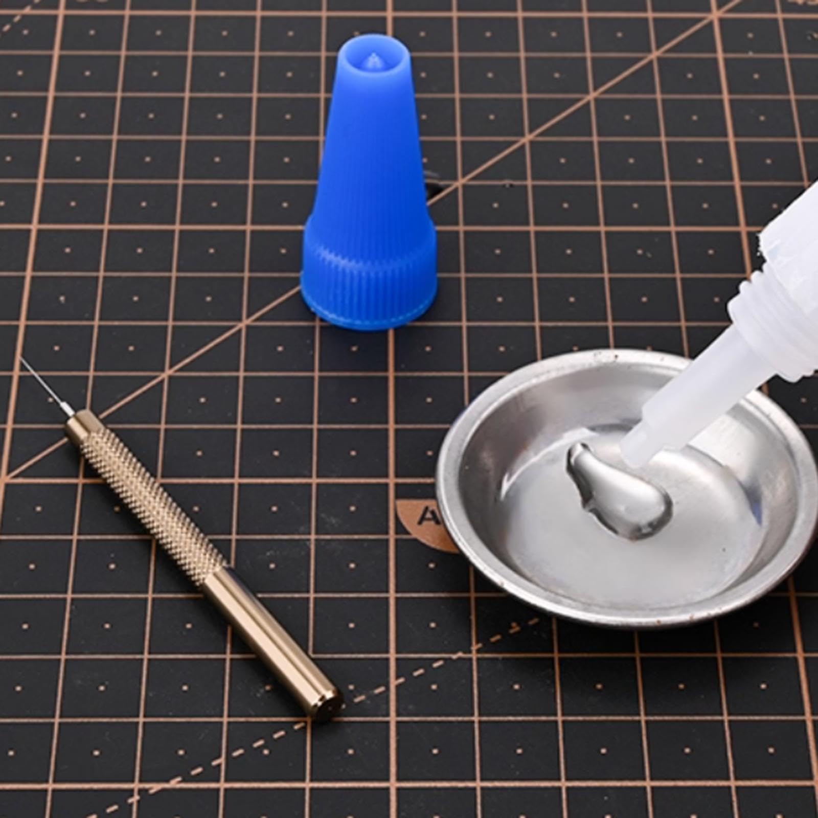 Präzisions Kleberauftragsstift Aus Metall mit Feiner Spitze für Filigrane Arbeiten für Modellbau Schulprojekte Und Hobbybasteln, Rot
