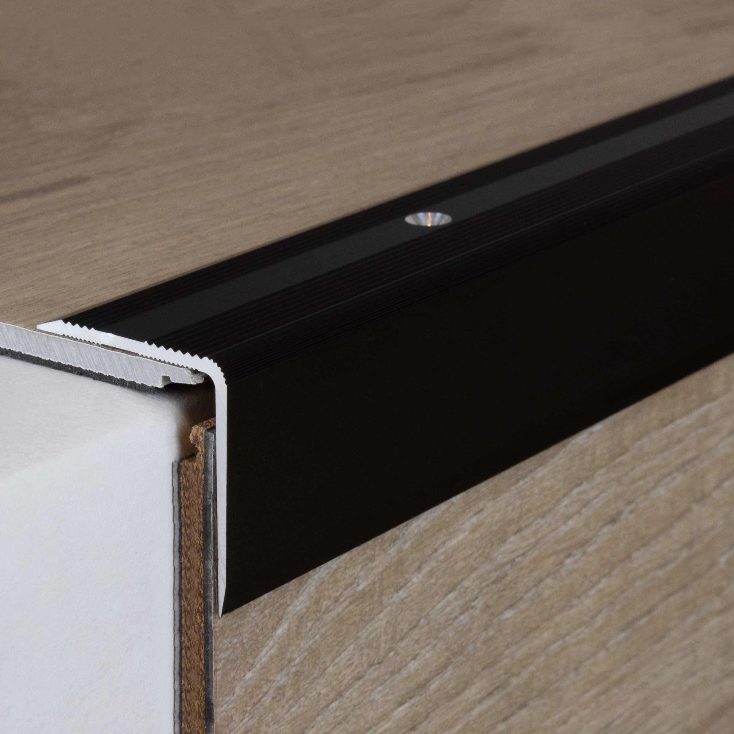 PROVISTON | Treppenkante | Aluminium eloxiert | Bronze Dunkel | Breite 40 mm | Höhe 42 mm | Länge 2700 mm | Gebohrt | Treppenkantenprofil | Treppenwinkel | Winkelprofil | Kombiwinkel | 1 Stück