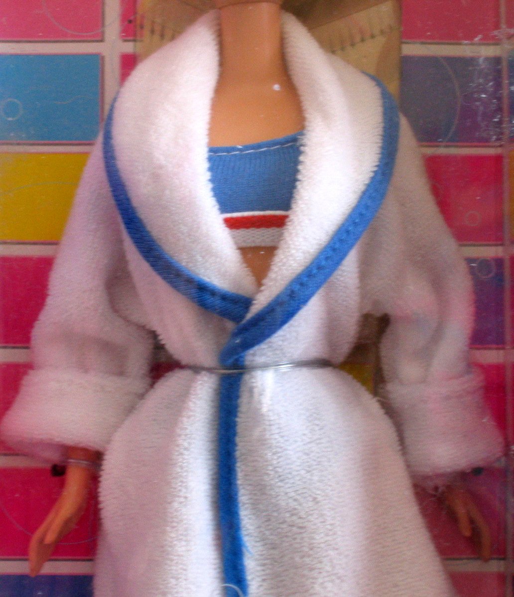 Barbie バービー 人形 Bath Boutique 1998 バスローブ Amazon.com: Barbie Bath Boutique Doll w Bubble Bath (1998) : Toys