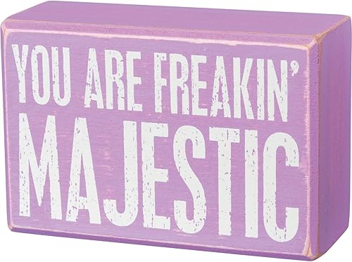 Miniatura 3 de Primitives by Kathy 105542 Set de regalo con letrero decorativo y par de calcetines con texto en inglés «You are Freakin' Majestic», talla única,