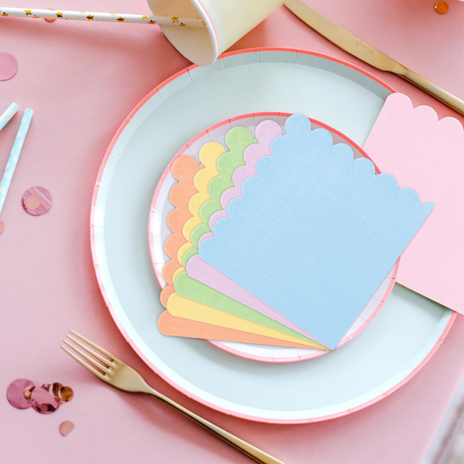 Whaline Lot de 300 serviettes de cocktail jetables en papier festonné couleur macaron 6 couleurs pastel pour mariage, fête prénatale, fête d'anniversaire, décoration de table
