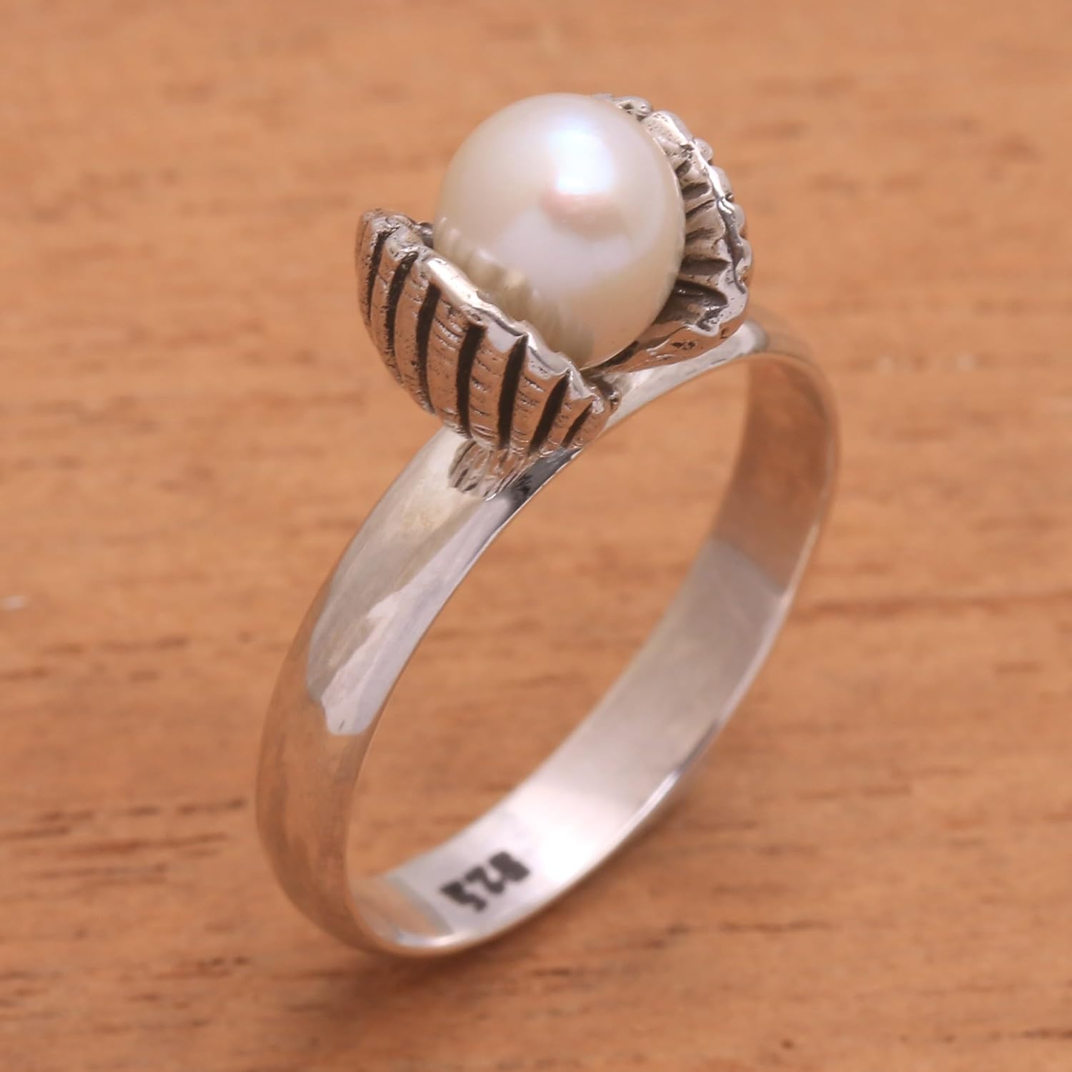 NOVICA Artisan Handmade Cultured Freshwater Pearl Cocktail Ring Clam from Bali .925 Sterling Silver Indonesia Animal Themed Birthstone Sea Life 'Clam Shell'