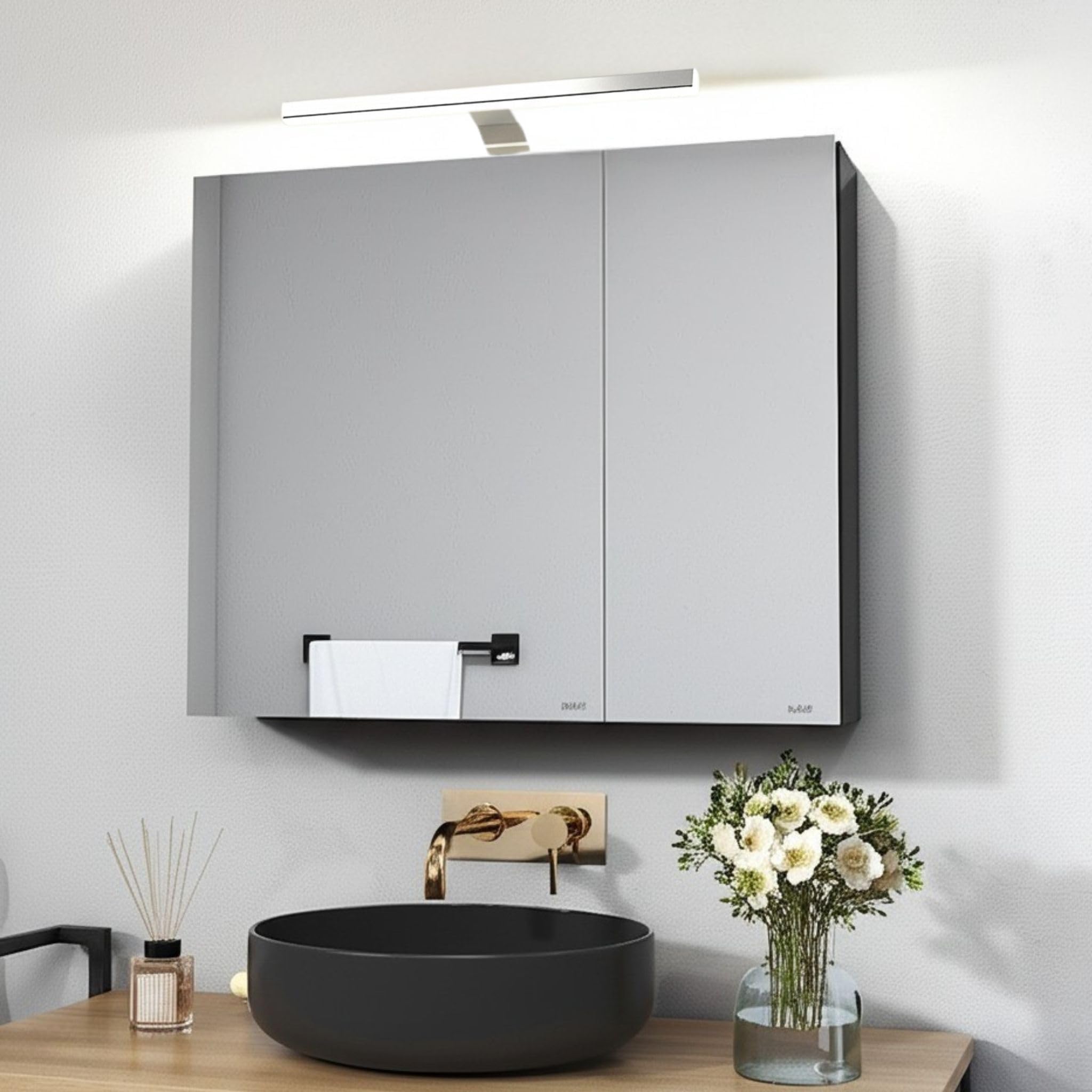 kalb | LED Aufsatz Spiegelleuchte Lancea 340mm tageslichtweiß, Set mit Schalter & Steckdose, silbergrau, 5000K, 470lm, 230VAC/12VDC, Plug & Play Beleuchtung für Spiegelschrank, Aufbauleuchte
