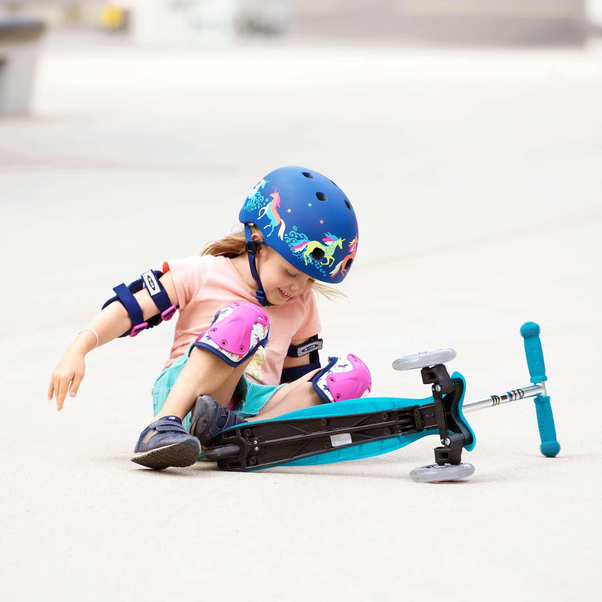 Micro Casco Infantil Patinete Bicicleta Ultraligero 250g Cierre Magnético Luz Trasera 3 Posiciones