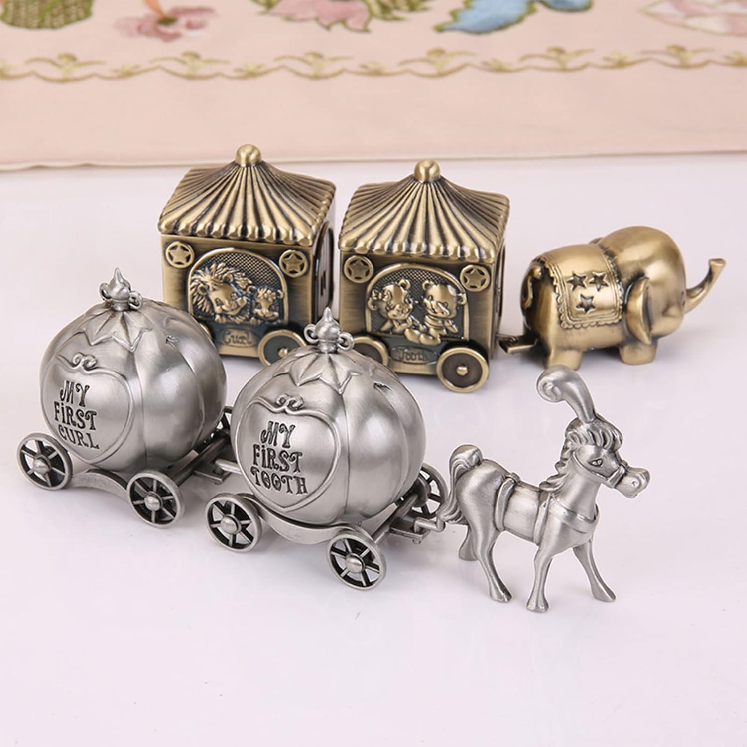 歯の妖精 コイン 歯 妖精 トゥースフェアリー 8枚 セット メダル 金貨 乳歯 ケース 子供 記念 言い伝え 歯の妖精コイン 歯の形 歯と交換  こども プレゼント TERNCOEW デリケートな子供用歯入れメタル歯ホルダー ベビーシャワーギフト 歯の妖精 丸い金属製オーガナイザー ...