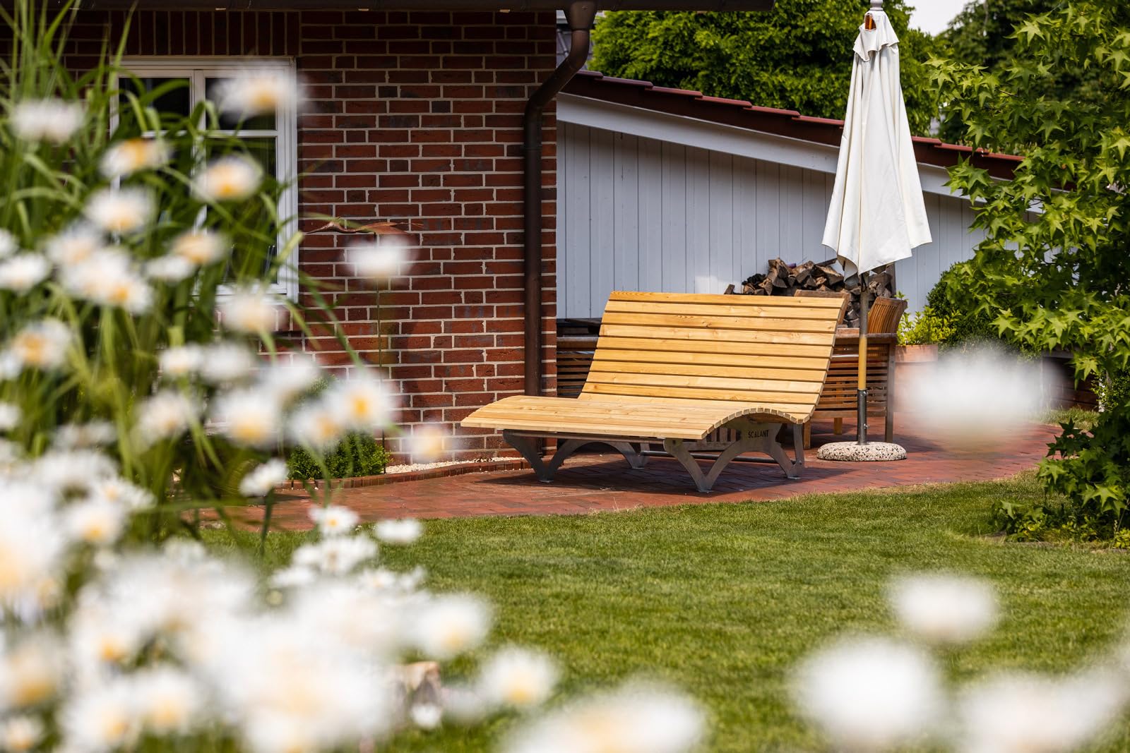 Waldsofa Classic, Lärche, für 2-3 Personen, Sonnenliege, Außenliege, Wellenliege, Relaxliege, Holzliege für den Garten, feuerverzinkt