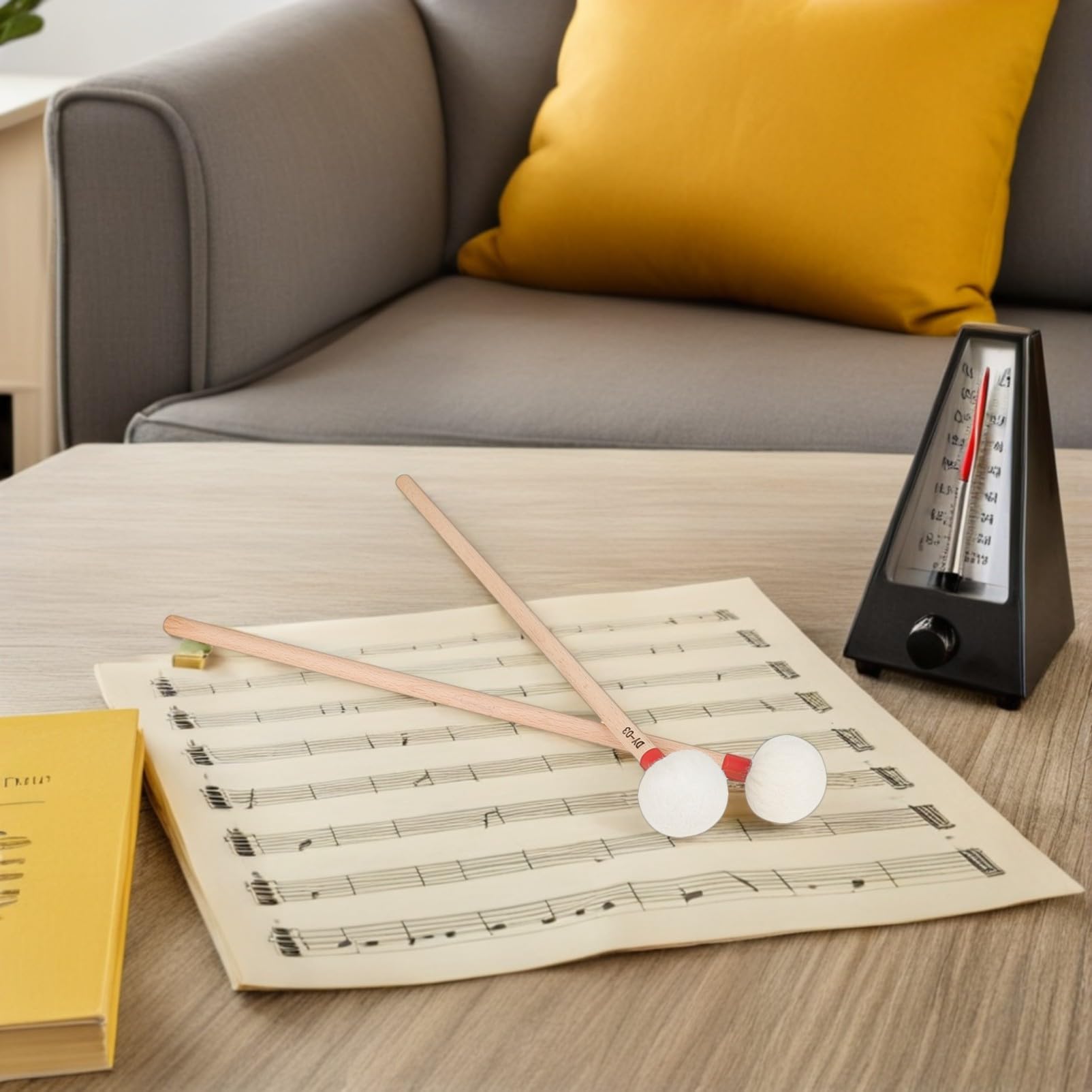 ERINGOGO 4 Pièces Maillets Timbales Feutre Blanc Manche Bois Rouge Baguettes Percussion Orchestral pour Orchestres et Groupes Scolaires