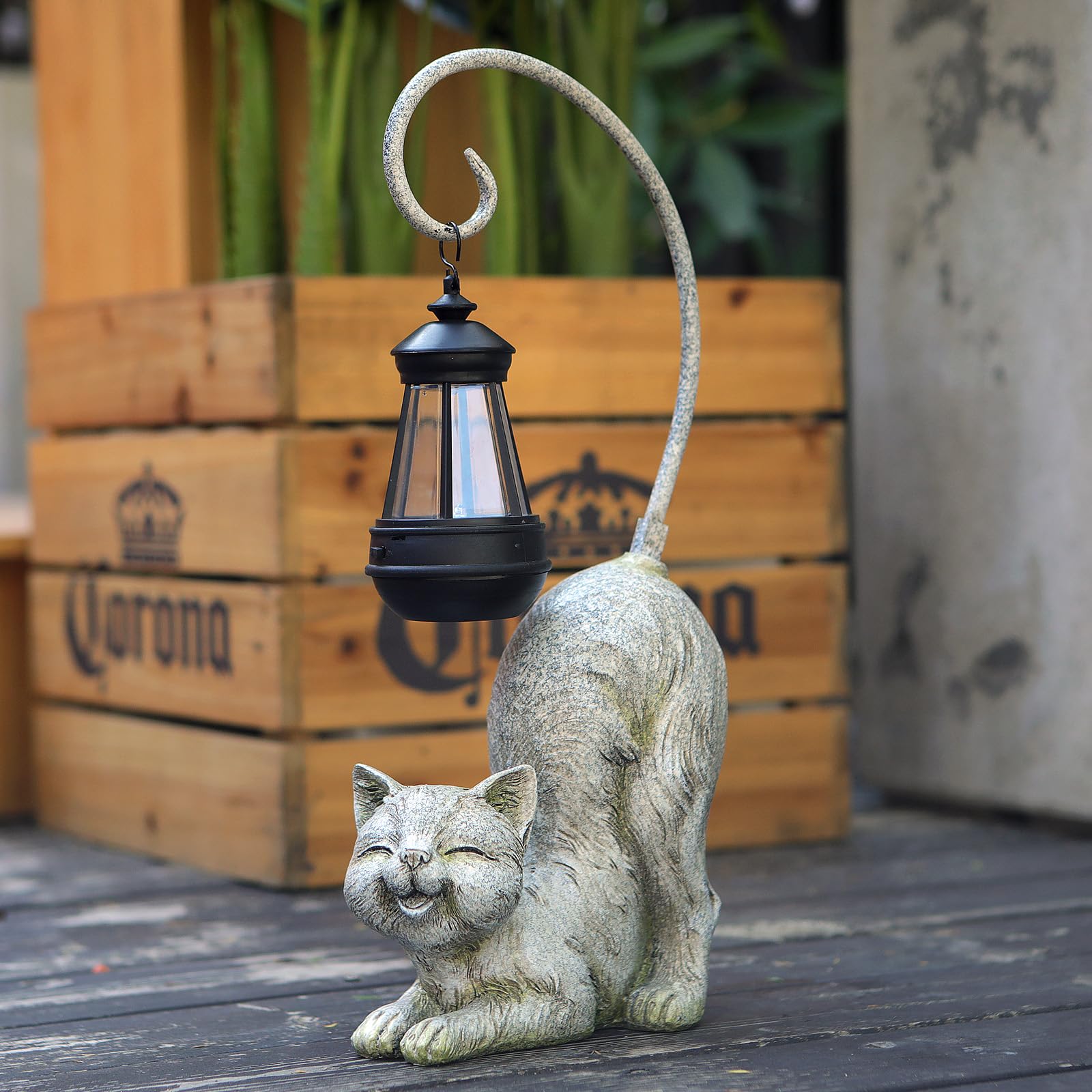 Hapyard Laughing Cat Figurine with Solar-Powered LED Light, 15.7