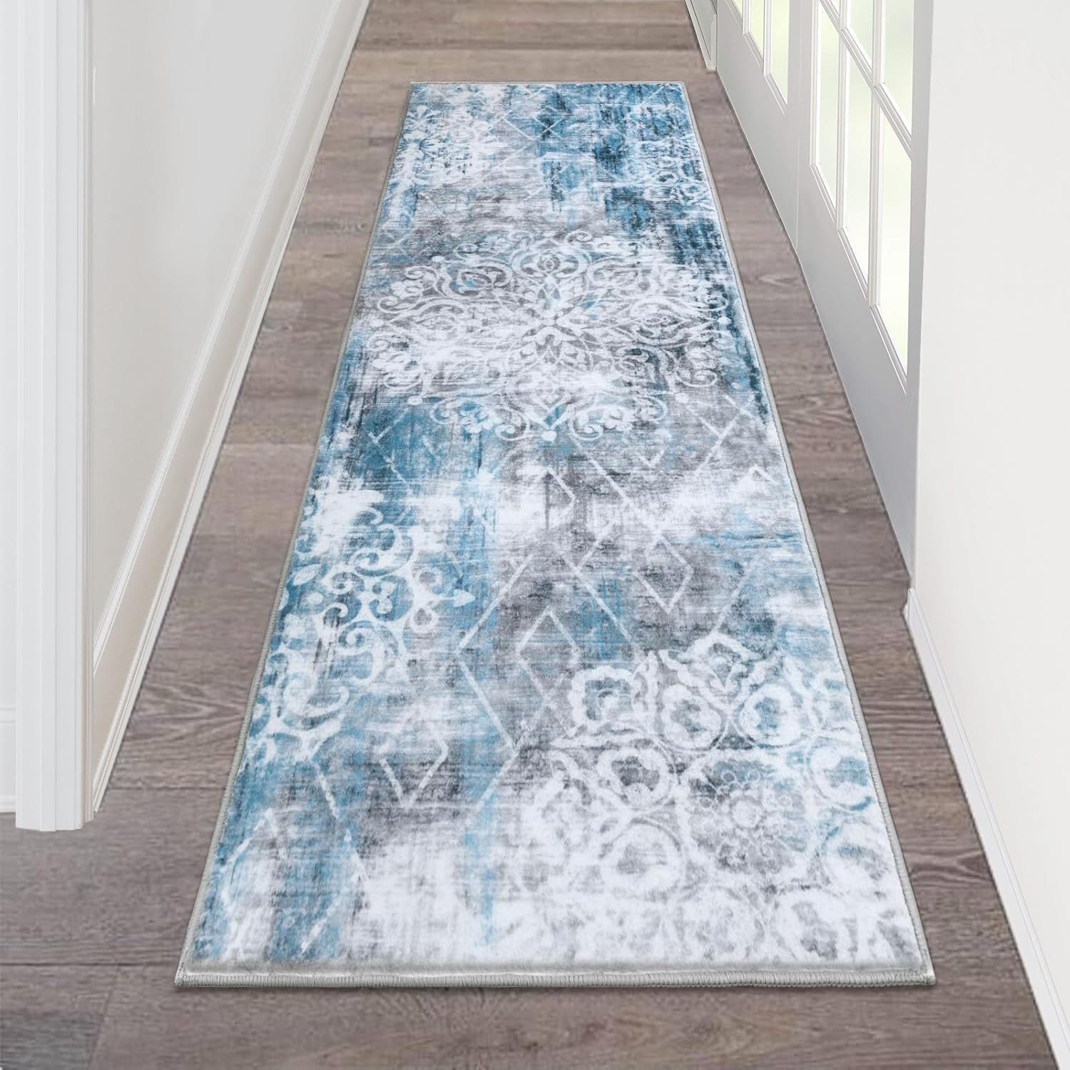 Alfombra de pasillo vintage azul cielo que da vida y calidez a tu recibidor o cocina