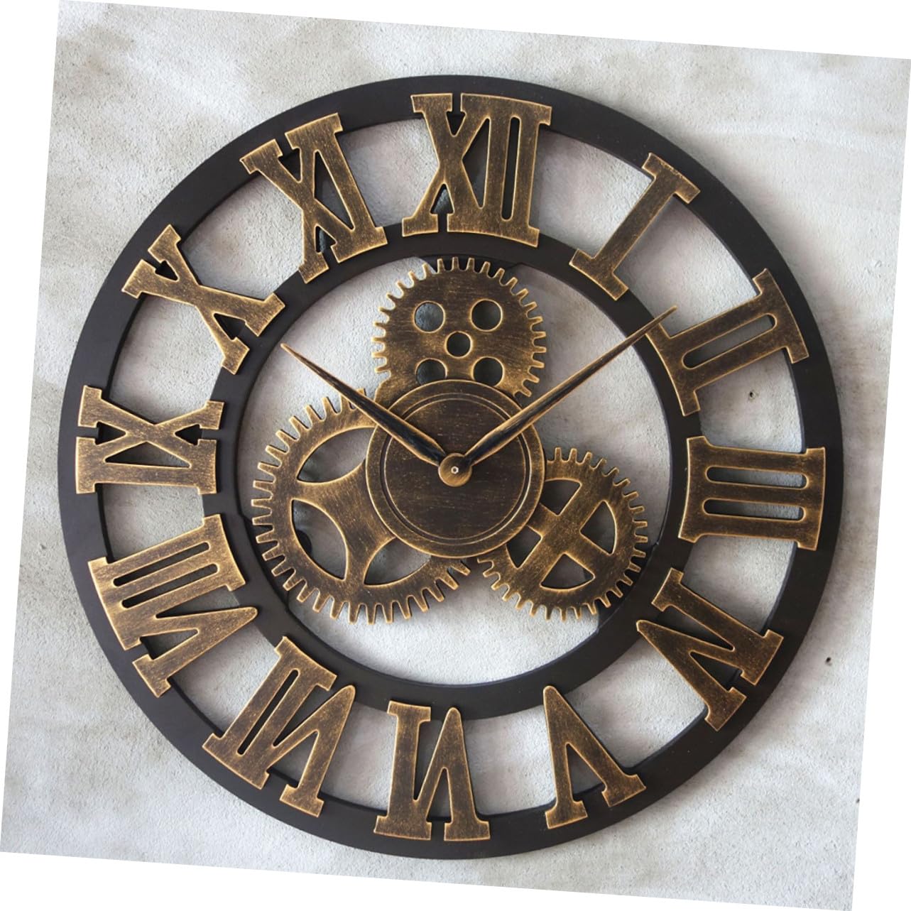 DOITOOL Wanduhr Vintage im Industriestil aus Goldenem Metall Leise ohne Tickgeräusche 34cm Kreative Hängeuhr für Wohnzimmer oder Büro