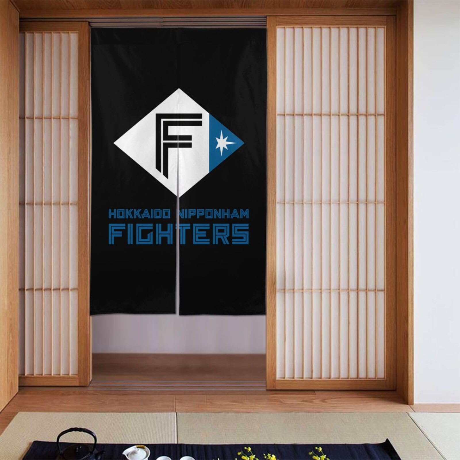 北海道日本ハムファイターズ のれん 暖簾 おしゃれ 和風 間仕切り カーテン ロング 玄関 階段 廊下 リビング 脱衣所 お風呂 戸口 目隠し 遮光 インテリア 出入り口 プライバシー保護 幅86cm x丈143cm 四季兼用