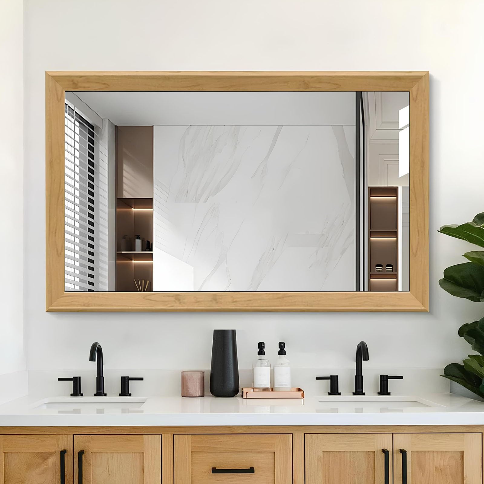 Miroir de salle de bain en bois massif contre l'humidité pour un reflet net