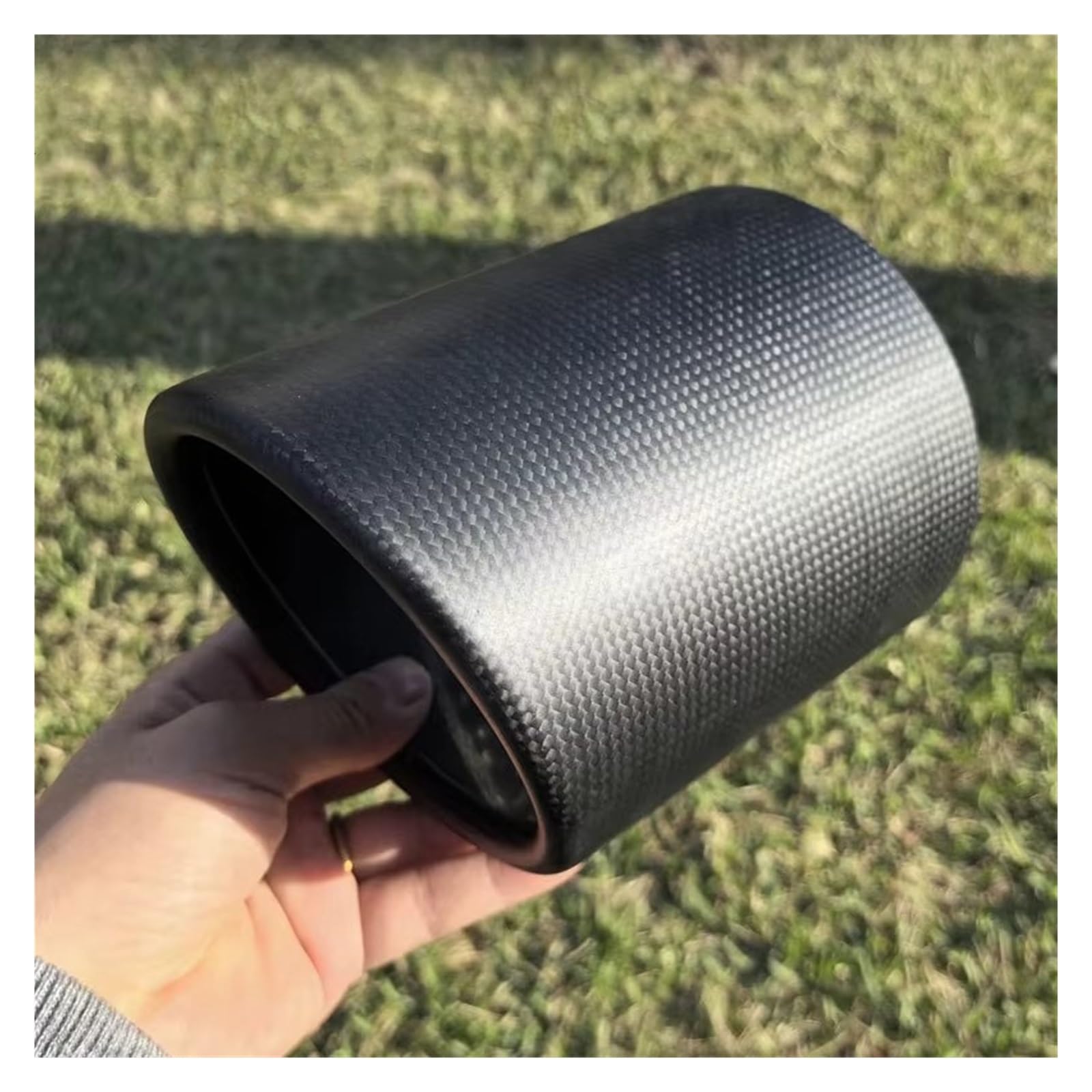 Cola de escape universal de 101mm con acabado de fibra de carbono biselado 5