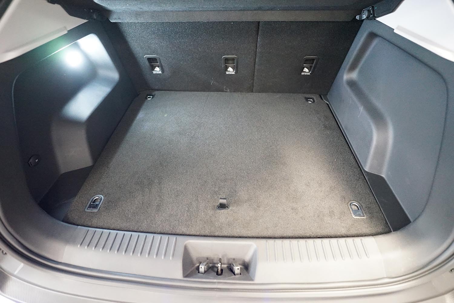 MTM Vasca Baule per Omoda 5 Benzina/Electric/Hybrid 2023- Protezione Bagagliaio su Misura con Antiscivolo, Resistente, Facile da Lavare e Inodore, cod. 13637