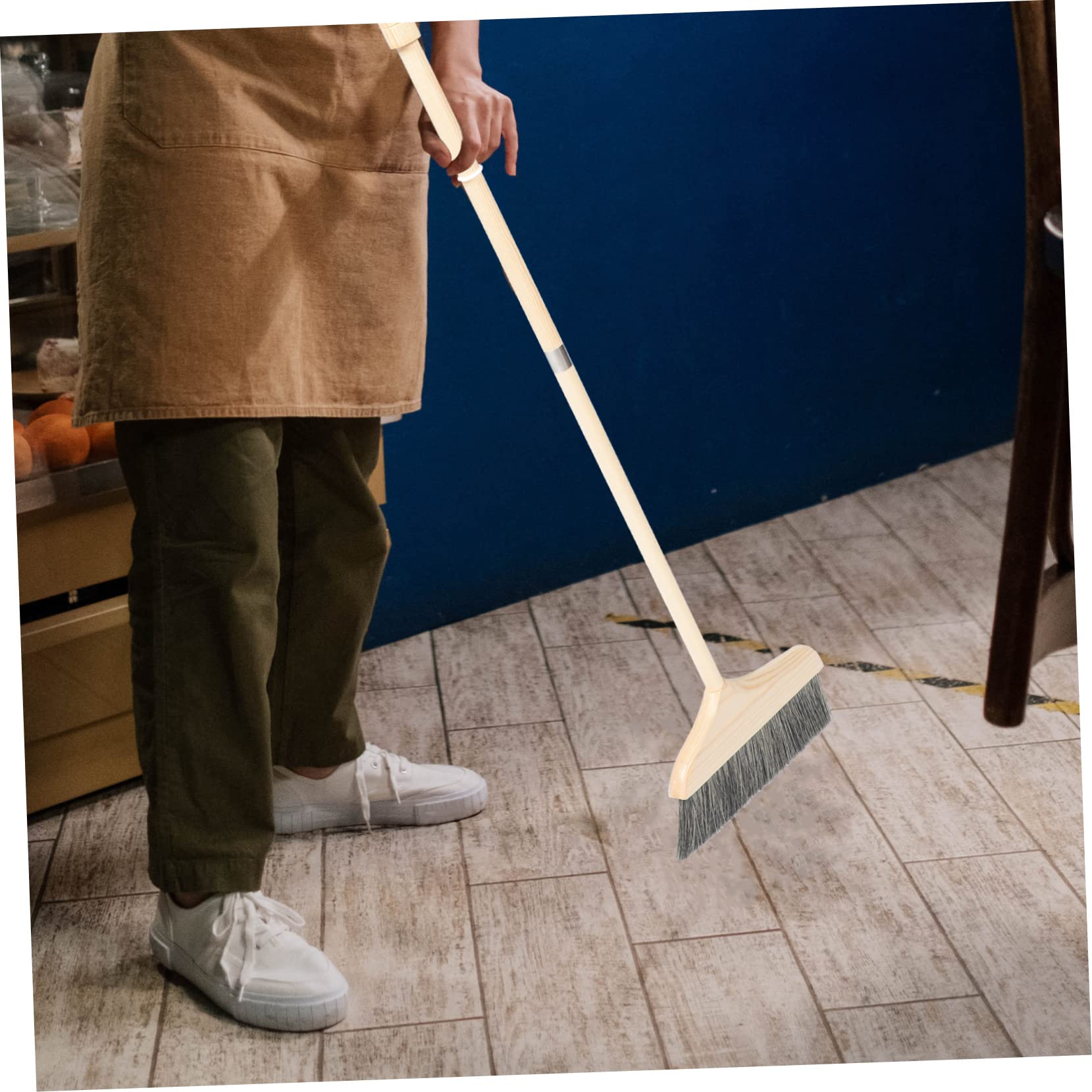 GLEAVI Scopa da Cucina Manico in Legno, Setole Morbide per Pulizia Efficiente di Pavimenti e Tappeti Indoor, per Rimuovere Polvere e Peli