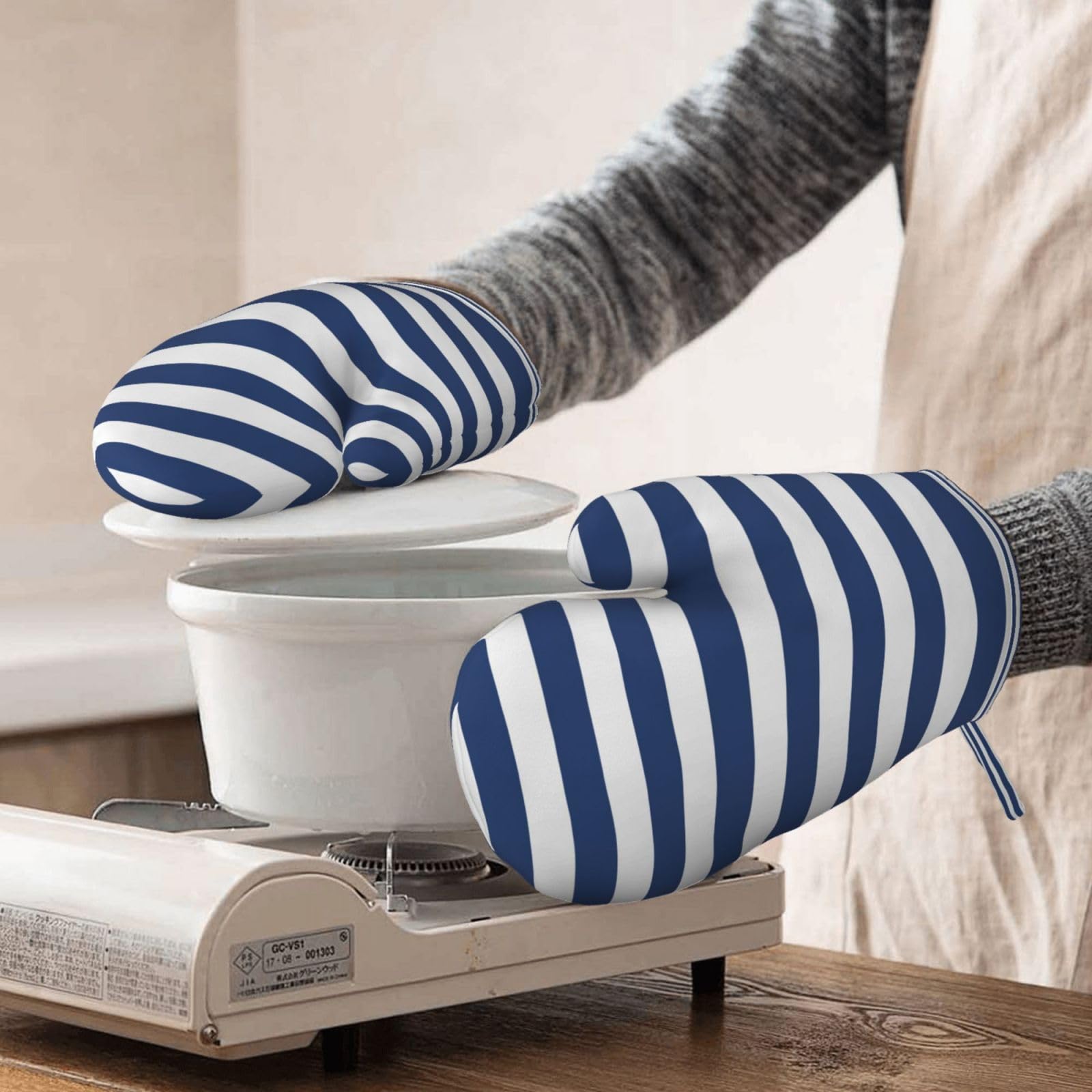 Juego de Cuatro Guantes y Manoplas Resistentes al Calor para Hornear, Guantes de Cocina Antideslizantes, Manoplas para Horno, Rayas Blancas y Azul Marino