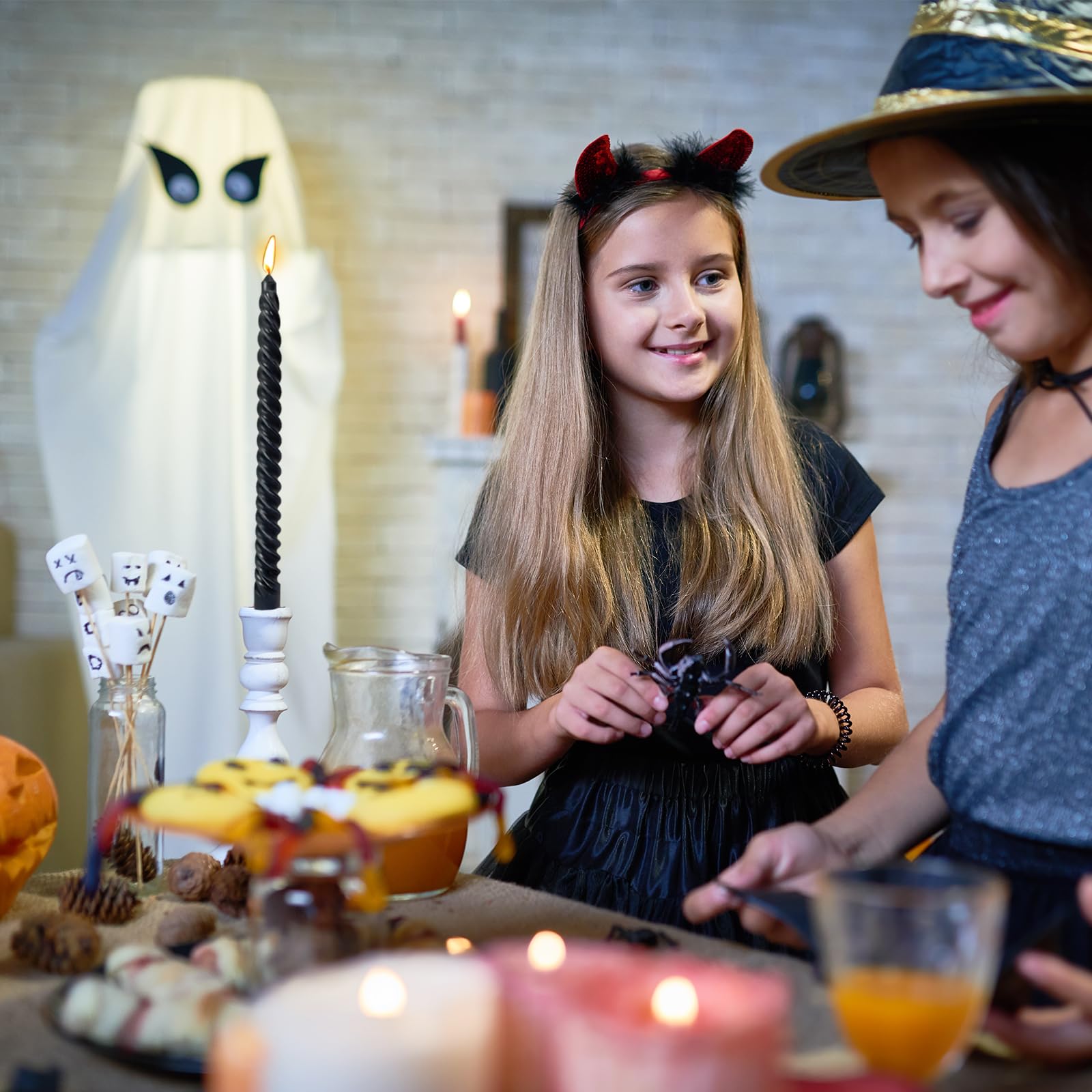 Konische schwarze Spiralkerzen, 25,4 cm (10 Zoll), für Abendessen, Partys, Halloween-Heimdekoration, Packung mit 4 gedrehten Kerzenleuchtern für Wiccan-Rituale, Bestattungsdienste und