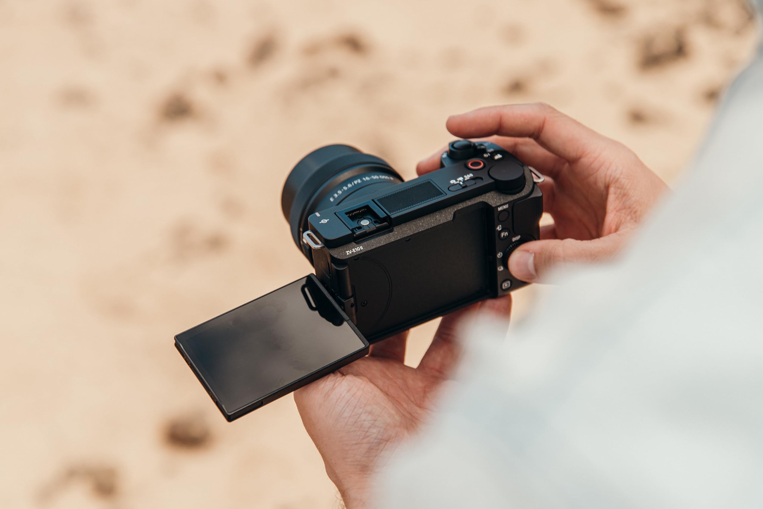 Sony ZV-E10 II | Appareil Hybride à objectifs interchangeables APS-C avec 16-50 mm f/3.5-5.6 (Vidéo 4K60p 4:2:2 10 Bits, 26 MP, Stab. Digitale, Eye AF en Temps réel)