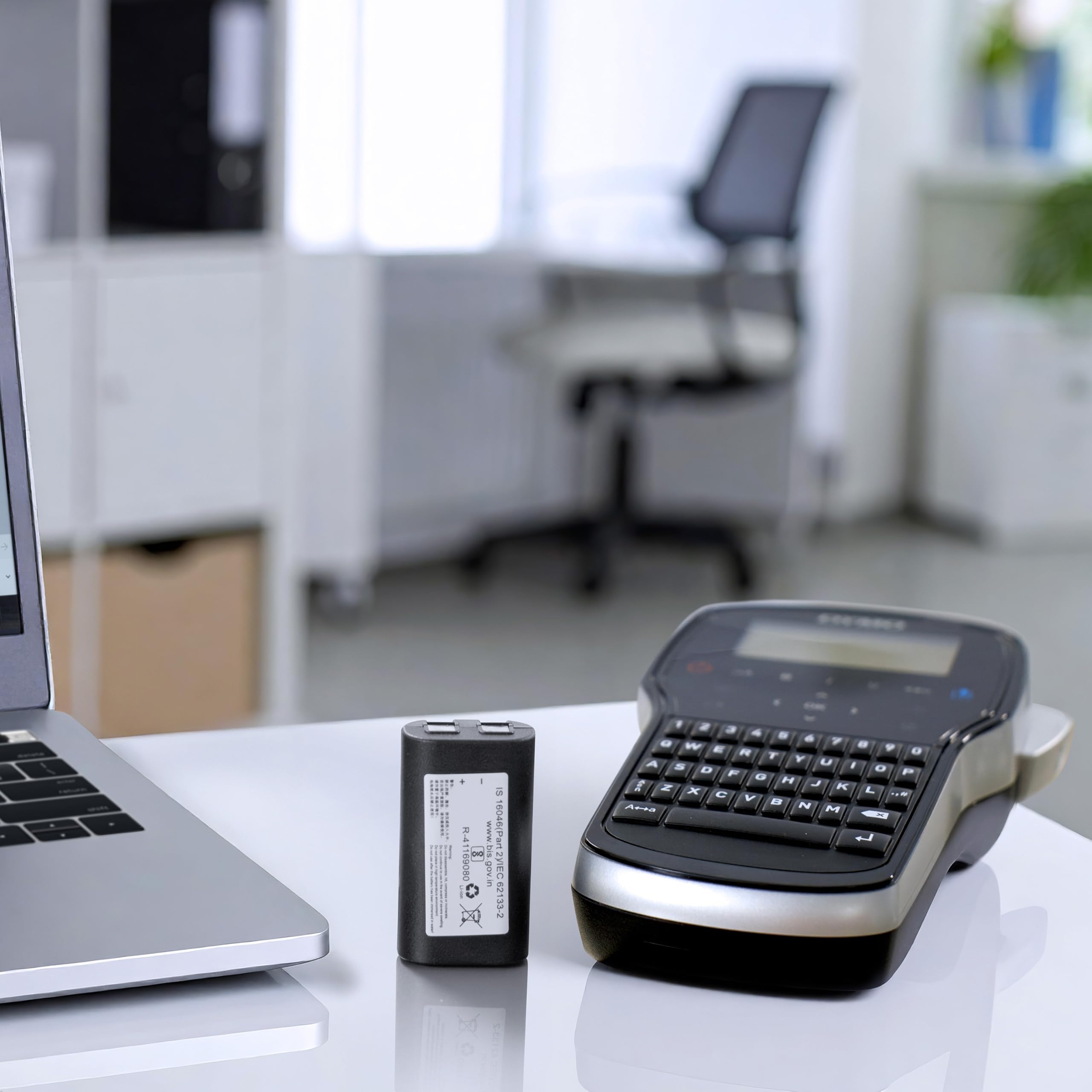 DYMO LabelManager 280 Tragbares Beschriftungsgerät im Koffer | Wiederaufladbares Etikettiergerät mit QWERTZ Tastatur | mit PC- oder Mac-Schnittstelle | für D1 Etiketten in 6, 9 und 12mm Breite